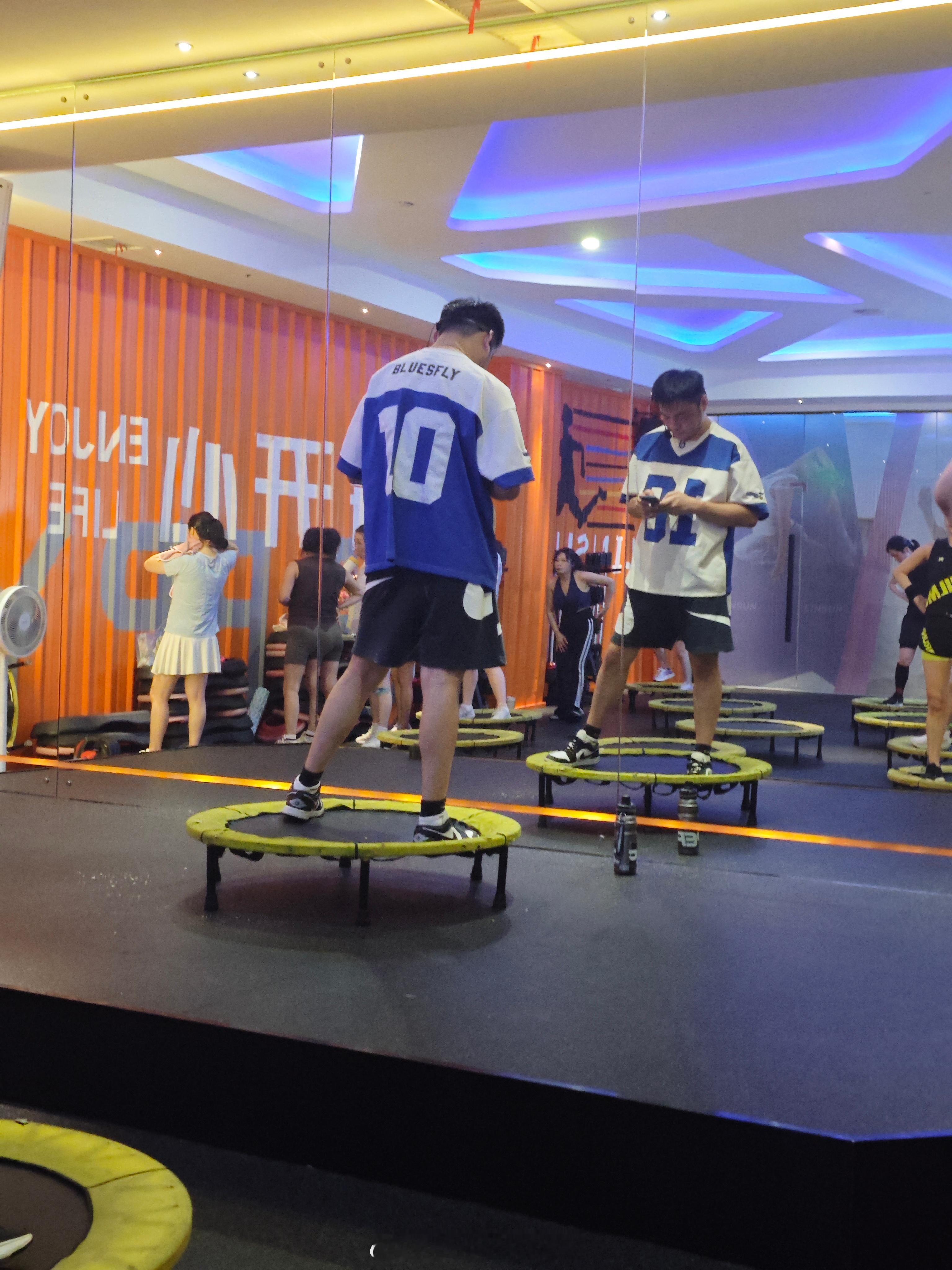 爱上蹦迪还会来的 ​​​