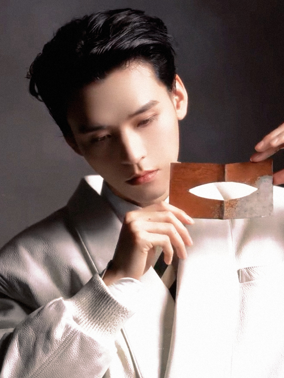 龚俊[超话] gj龚俊 gj龚俊REPLICAMAN中文版创刊封面 你自如月巍然