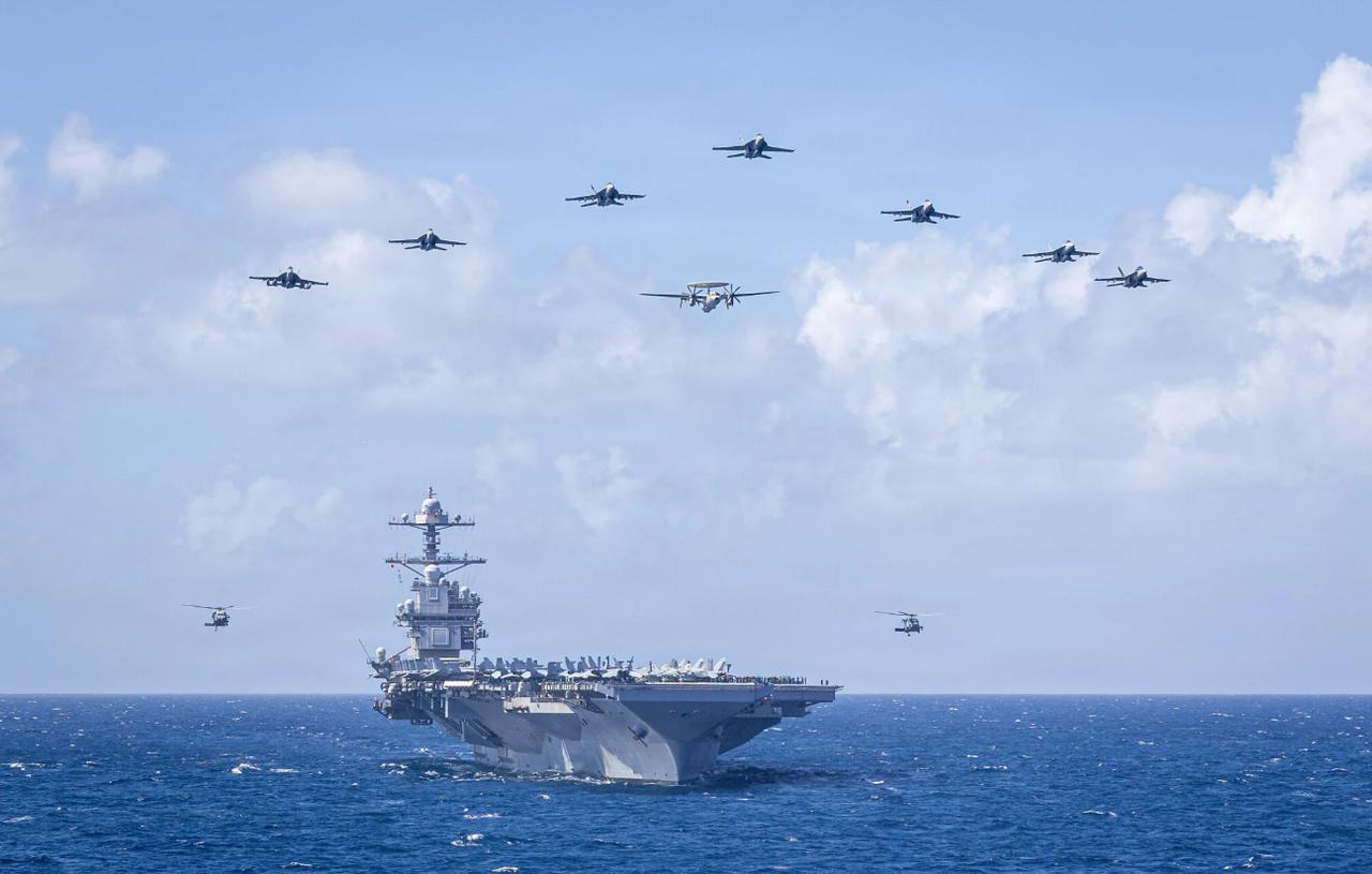 “福特”号抵达希腊，海军犯罪调查局登船，水兵哗变可能是真的？
 
美军最强航母“