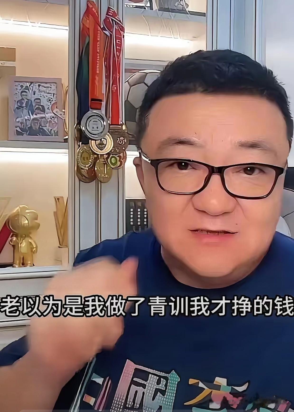 董路彻底失望透顶：自己辛辛苦苦教这批孩子踢足球，最后却发现，我教会了他们踢球，却