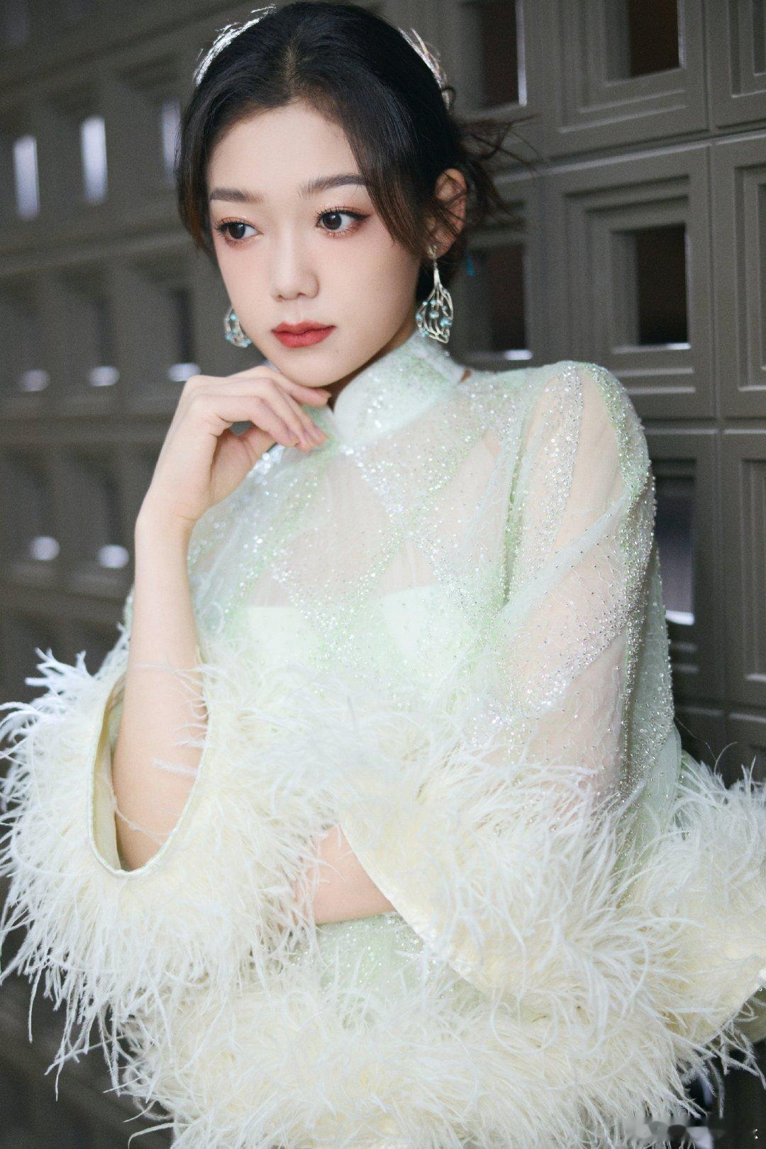 #硬糖少女303##希林娜依高# 今日份糖妹新鲜物料希林娜依高《美在新疆》工作室