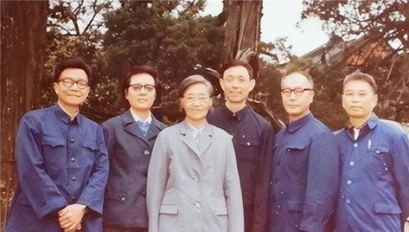 1960年，北大才女王承书抛下丈夫孩子，消失无踪。17年后，白发苍苍的她归来，儿
