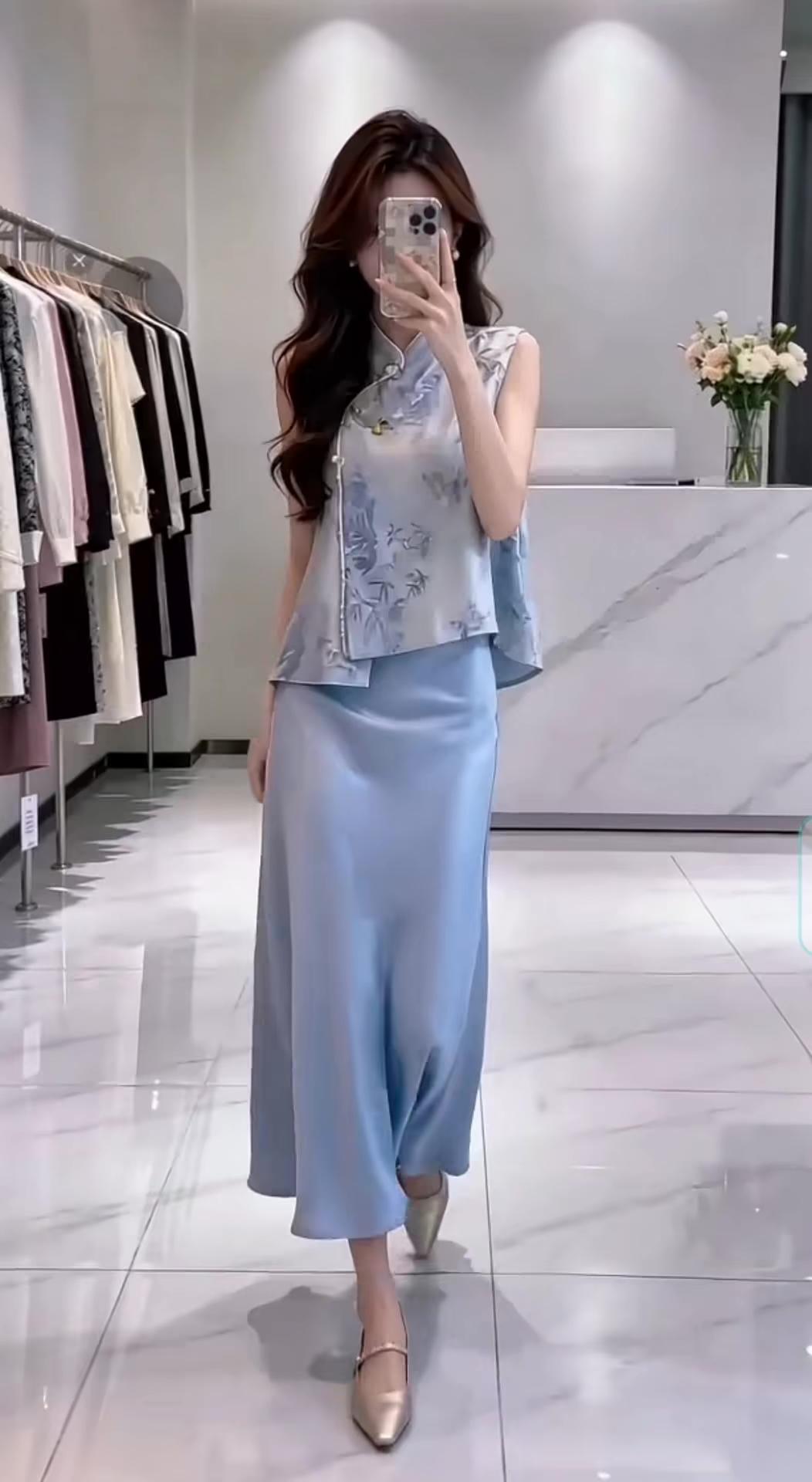 这身衣服好看吗？

我是@香茗还未凉 记录生活点滴，谢谢有你关注。🙏🙏