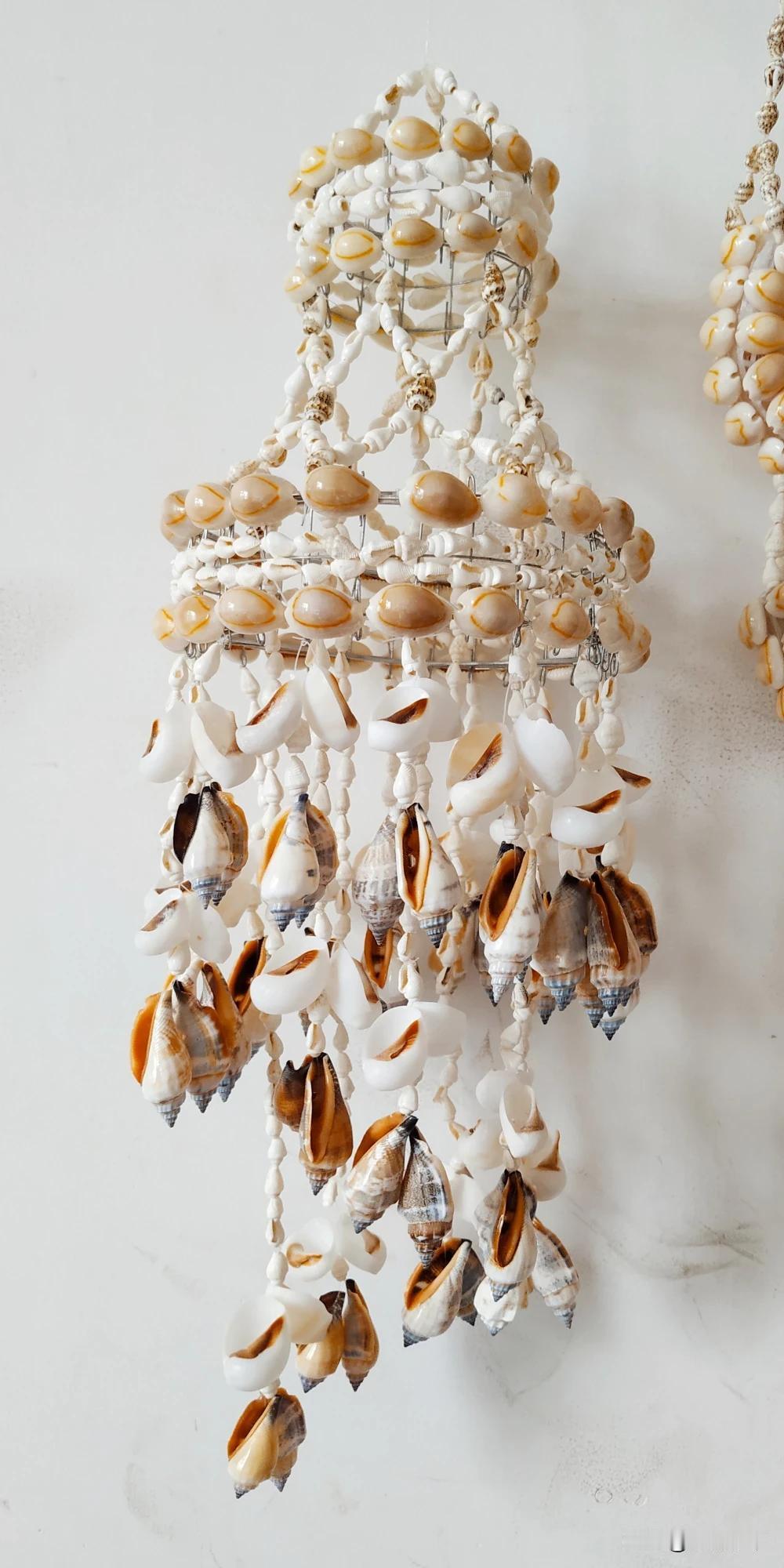 风铃出新样式啦！都是纯天然贝壳手工制作的哦！每个螺壳都是独一无二的，太美啦。