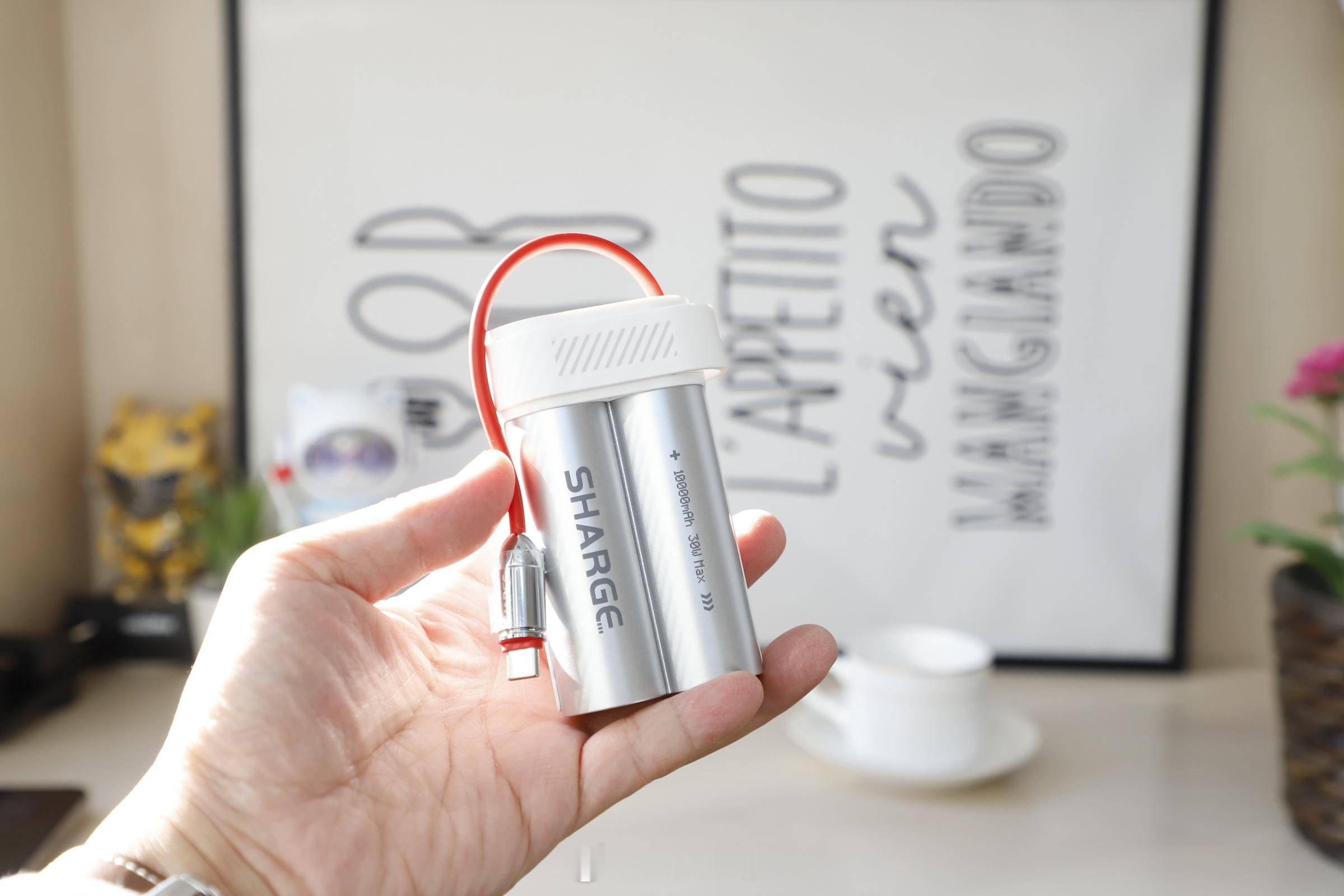 可能是2025最具文艺范儿充电宝：闪极Pouch mini电能匣！造型就不用多说