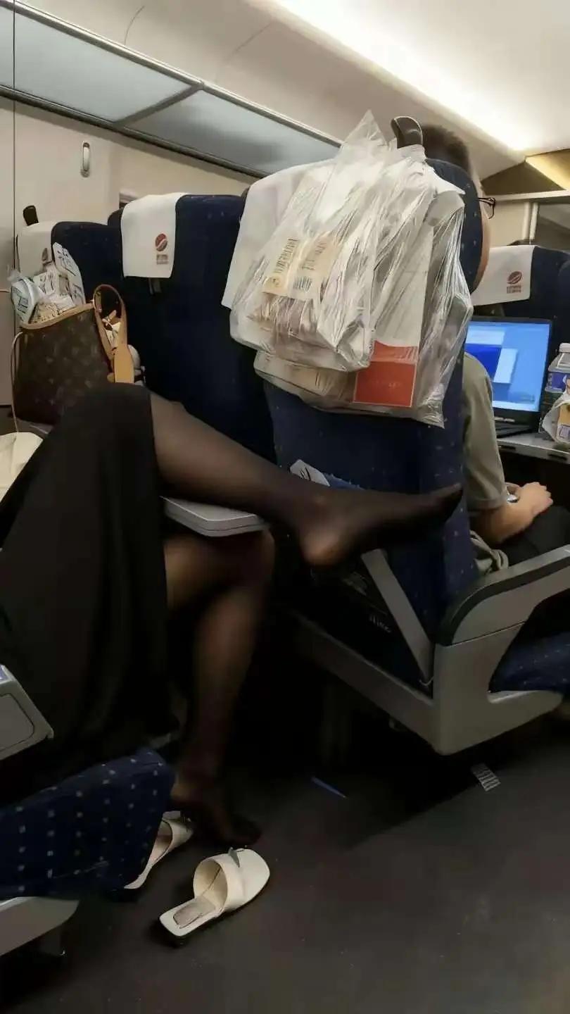 高铁🚄拖鞋，这样合适吗