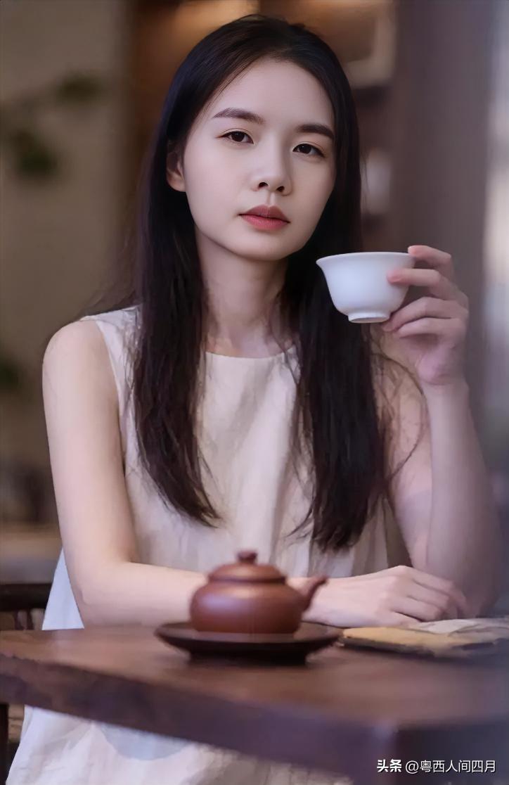 女人不出轨，真不是因为"没条件"，很多男人很不服。
 
有人总结男人不出轨的四个
