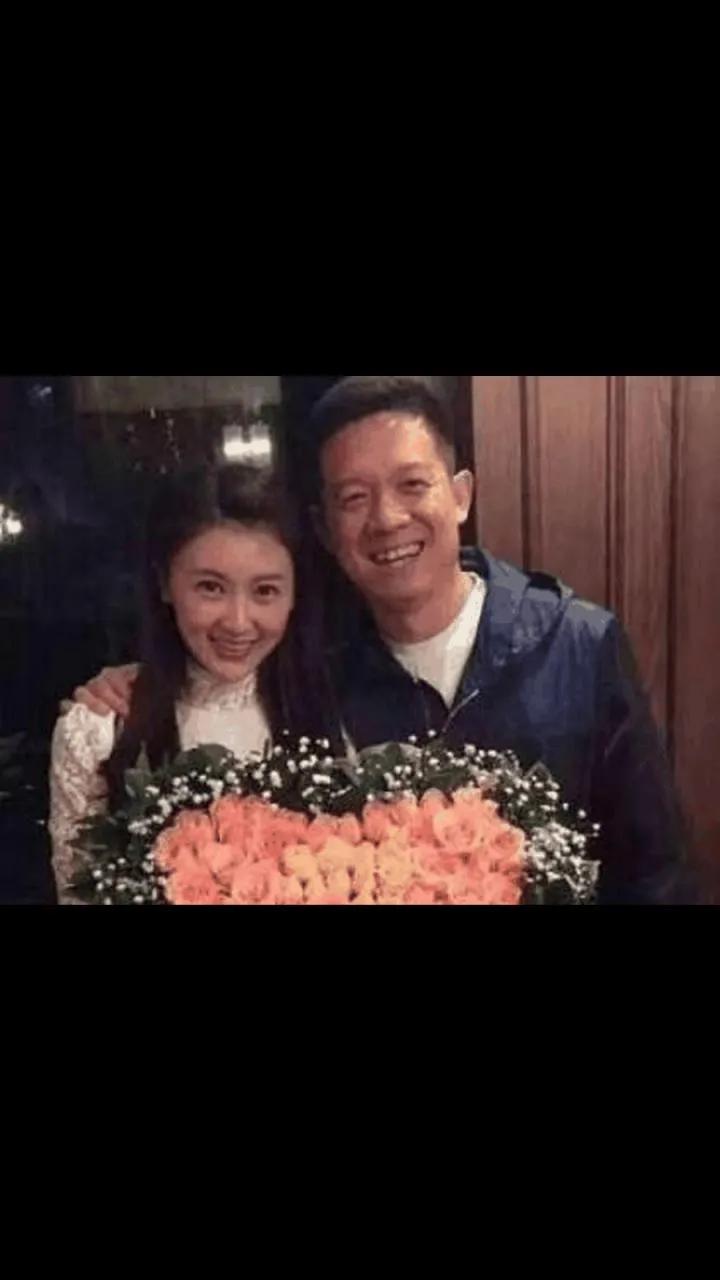 甘薇贾跃亭离婚风波引热议，女方否认分走40亿

近日，甘薇与贾跃亭离婚一事再引关