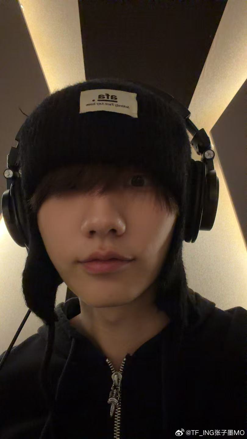 张子墨 受不了这张铺面而来成男味道好事多墨