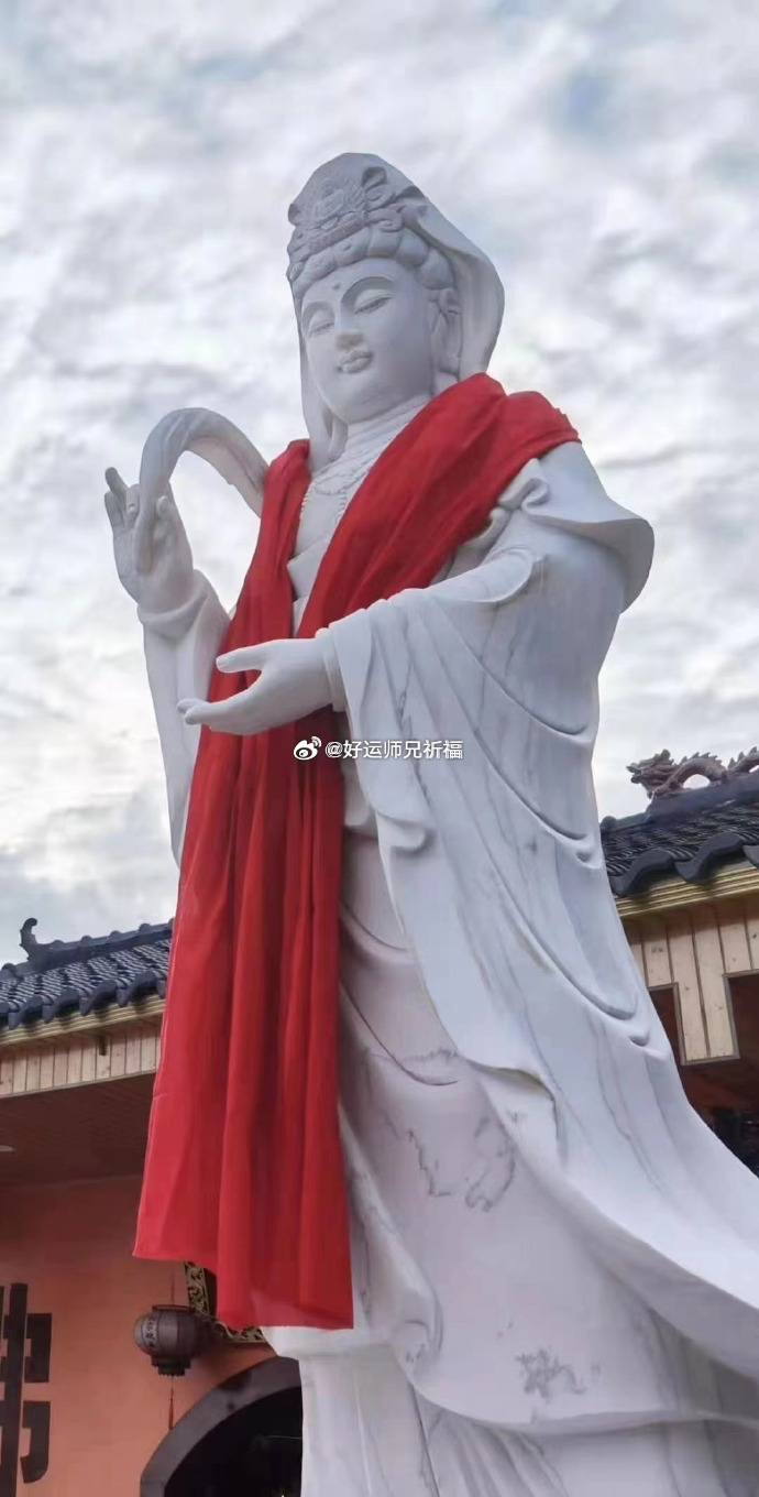 五月十五香火吉日，天地通灵，诸佛欢喜，正是修福培德、转运开慧的殊胜日子。请多行善