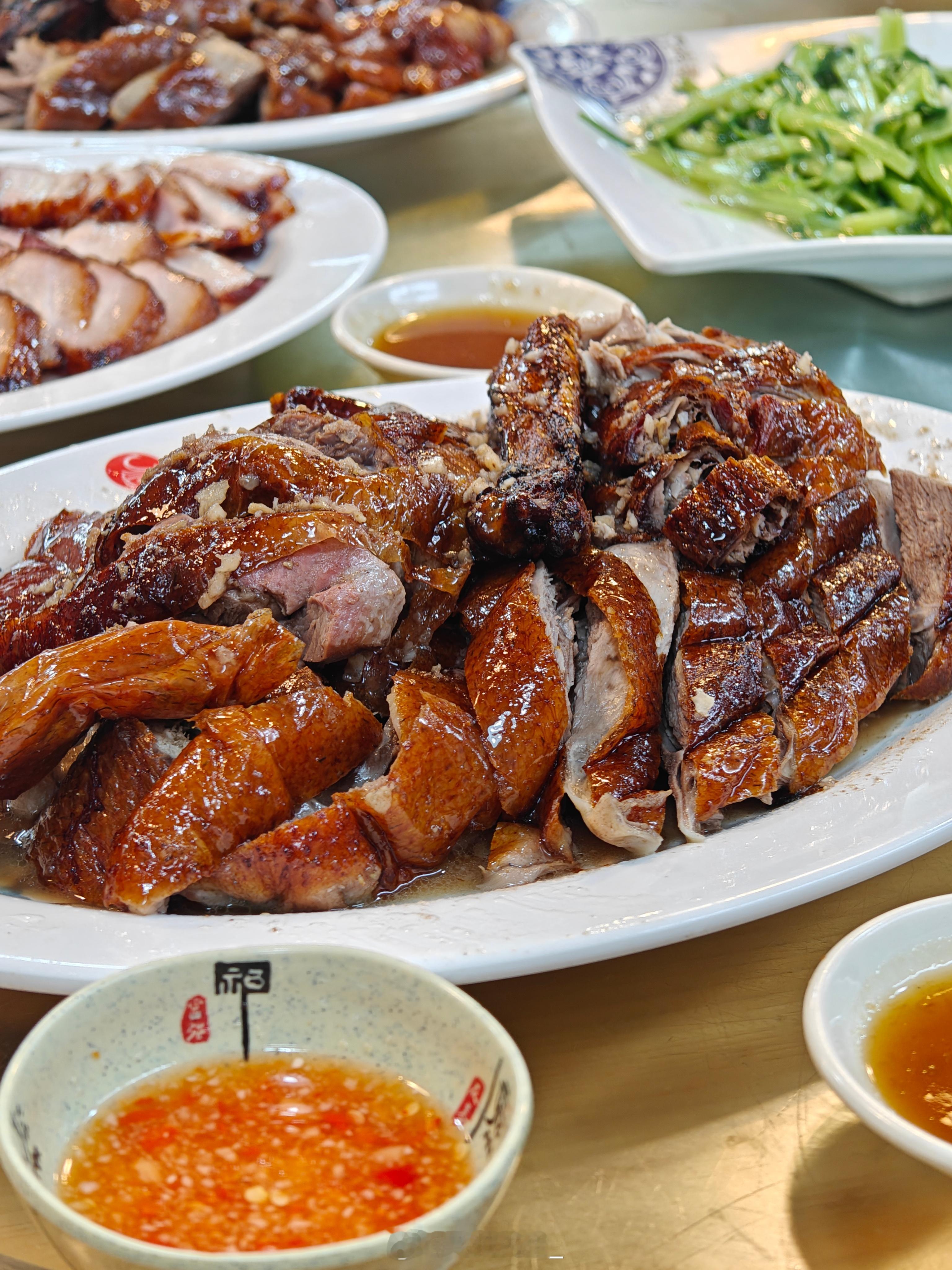 中午带童鞋们杀来东莞吃吃招牌烧鹅[哈哈] ​​​