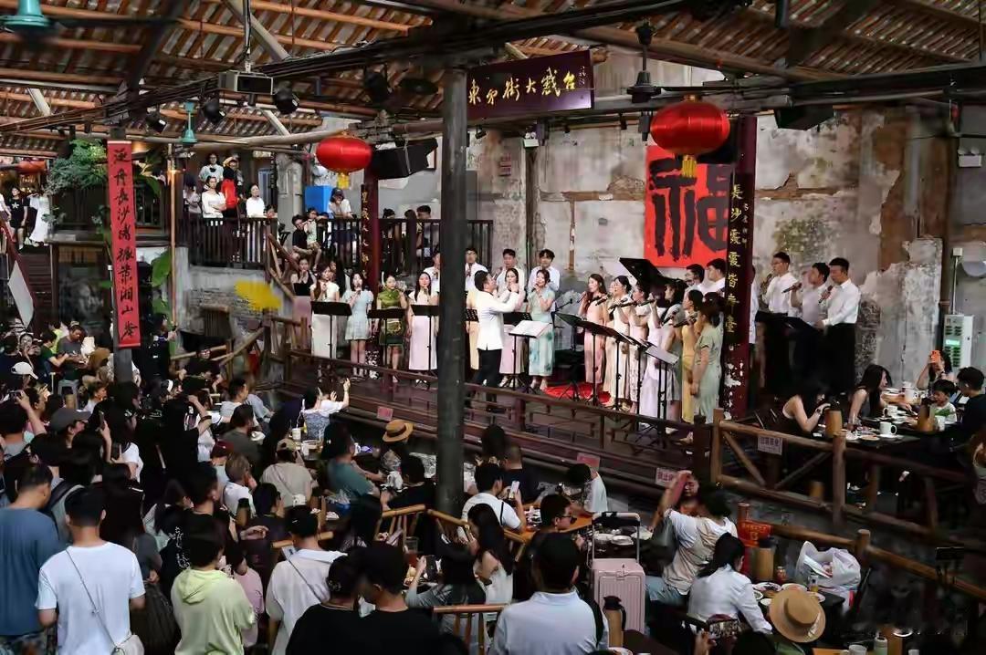 很多人感慨近代湖南人才辈出，以为只是一方水土的偶然，其实背后是一条绵延两千多年的