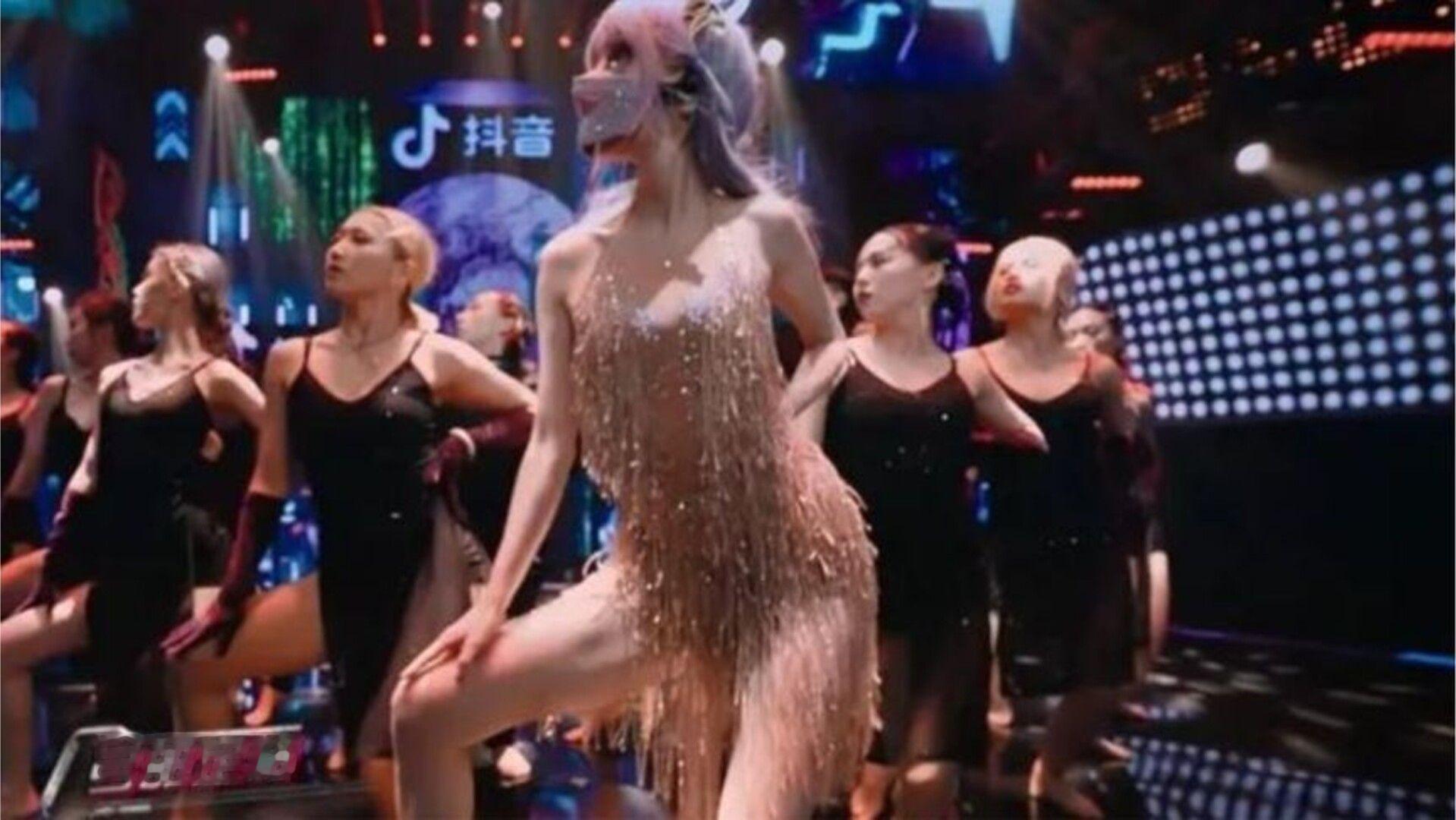 李一桐跳舞才叫高级！2023一舞封神美到窒息，这该死的气质太撩了