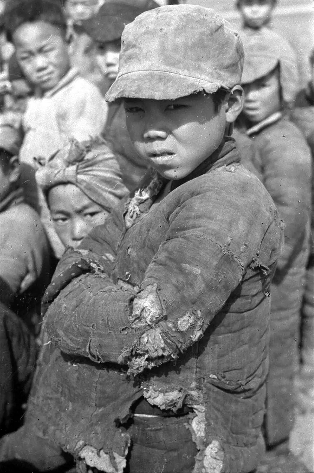 1942年，河南大饥荒期间的儿童。
