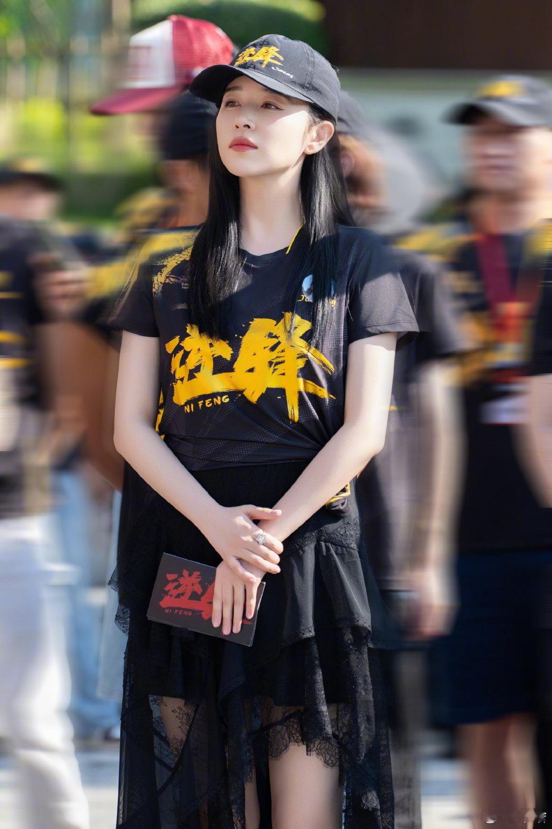 阚清子电影逆锋开机状态阚清子说陆漫兮人如其名阚清子电影开机晒照看完开机晒照，已经