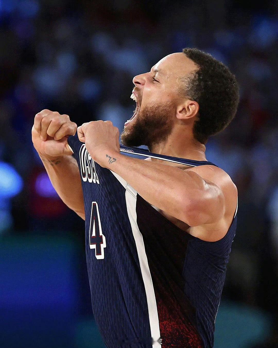 一年前的今天，库里怒嚎 ​​​