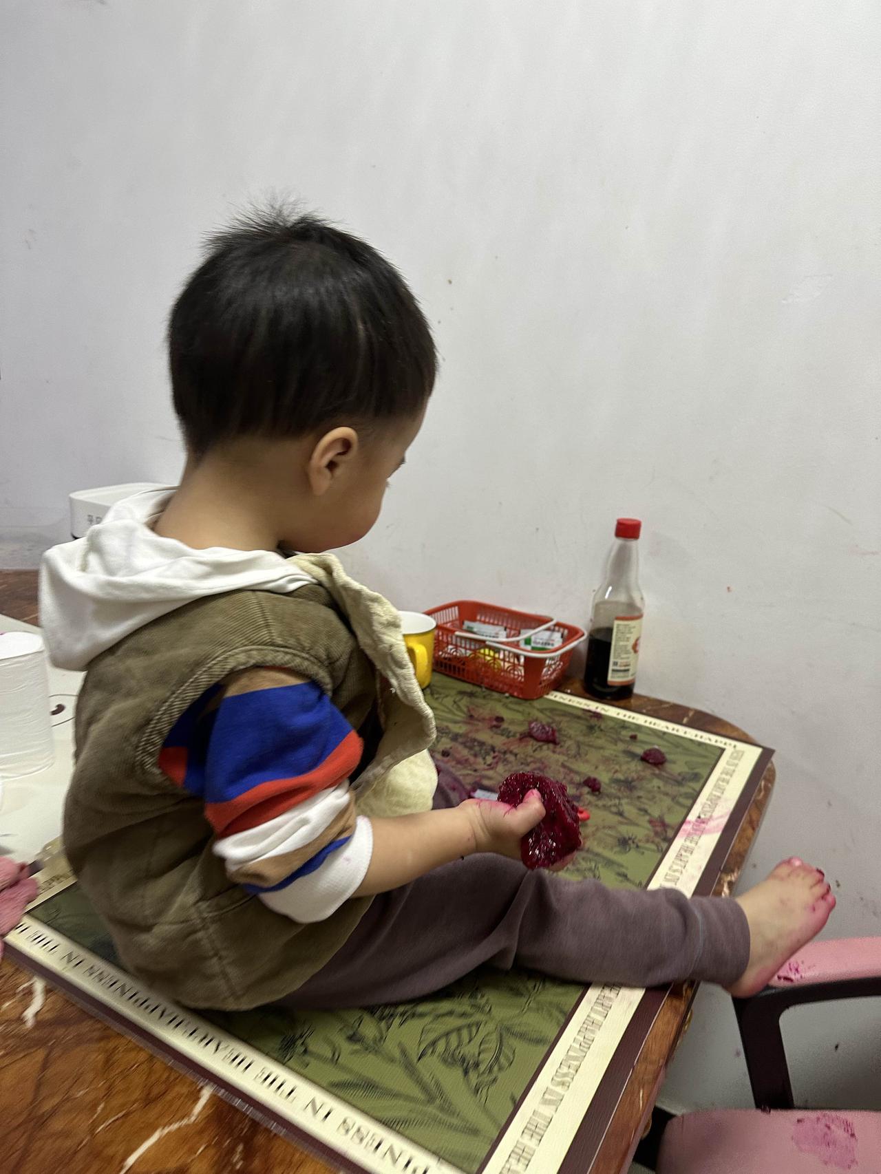 要不要给2岁孩子上托管班？
全职带娃两年了，一个字“拴”，想做件很简单的事情，都