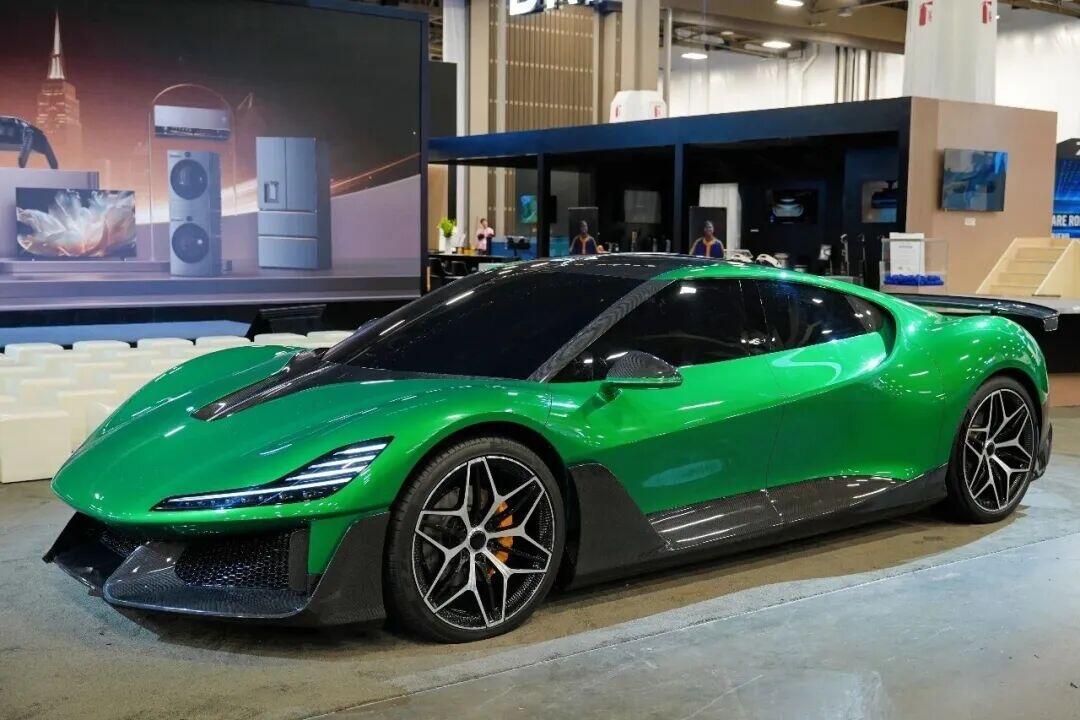 追觅超跑汽车于2026 CES展正式亮相有网笑称这是国产布加迪，但是不得不说这绿