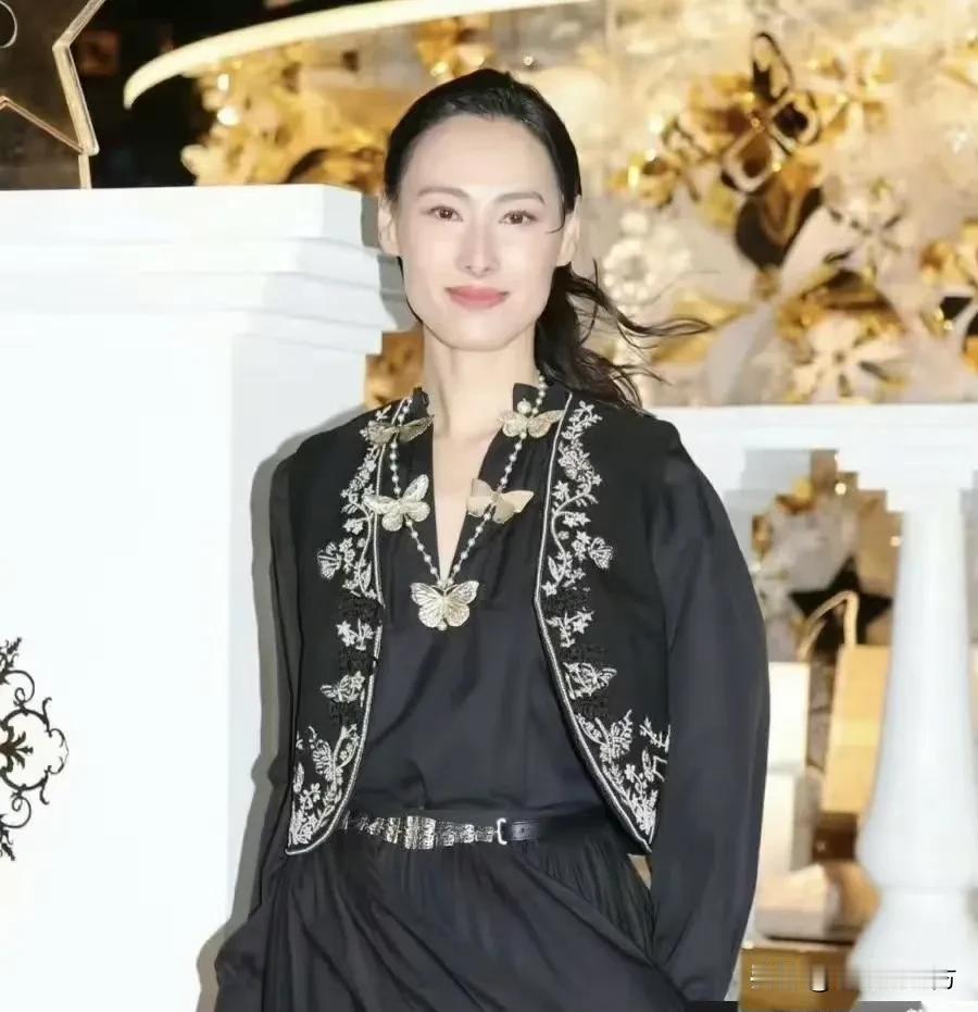 偶遇梁洛施，她真的不上镜，本人很漂亮！
#梁洛施到底美在哪里#
