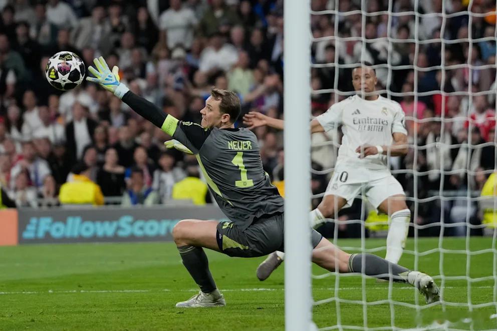 跟随诺伊尔去现场的经纪人克罗特表示，现在还没有关于诺伊尔未来的决定，球员希望更多