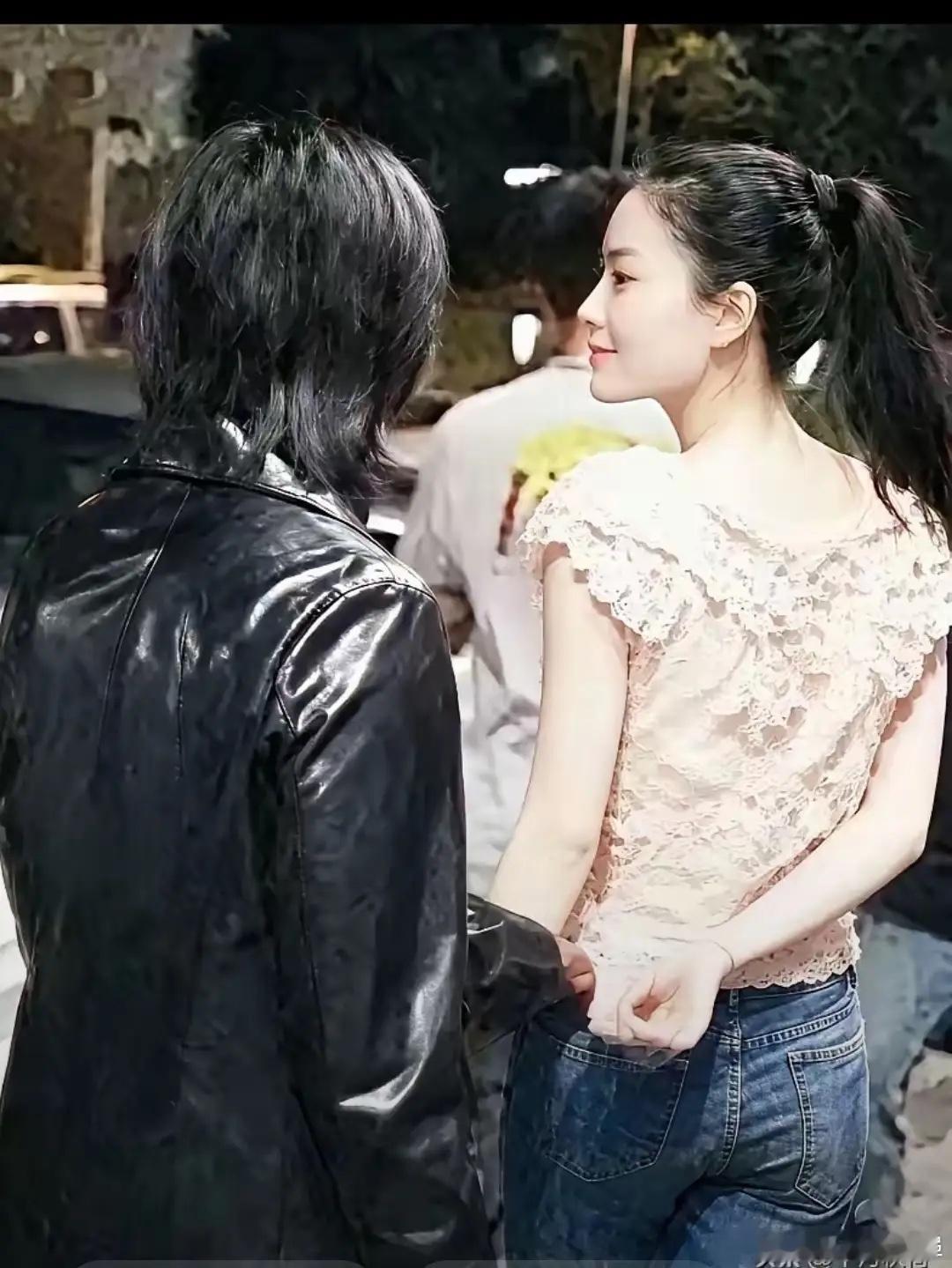很多人奇怪，谢霆锋为什么那么爱比自己大11岁的“老女人”王菲？男人都喜欢十八的说