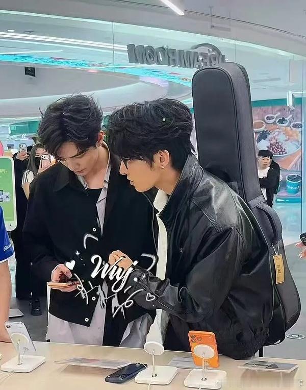 其实hw是看到“我家朝朝”受刺激了“为什么你会觉得你能比我对他用心？” 