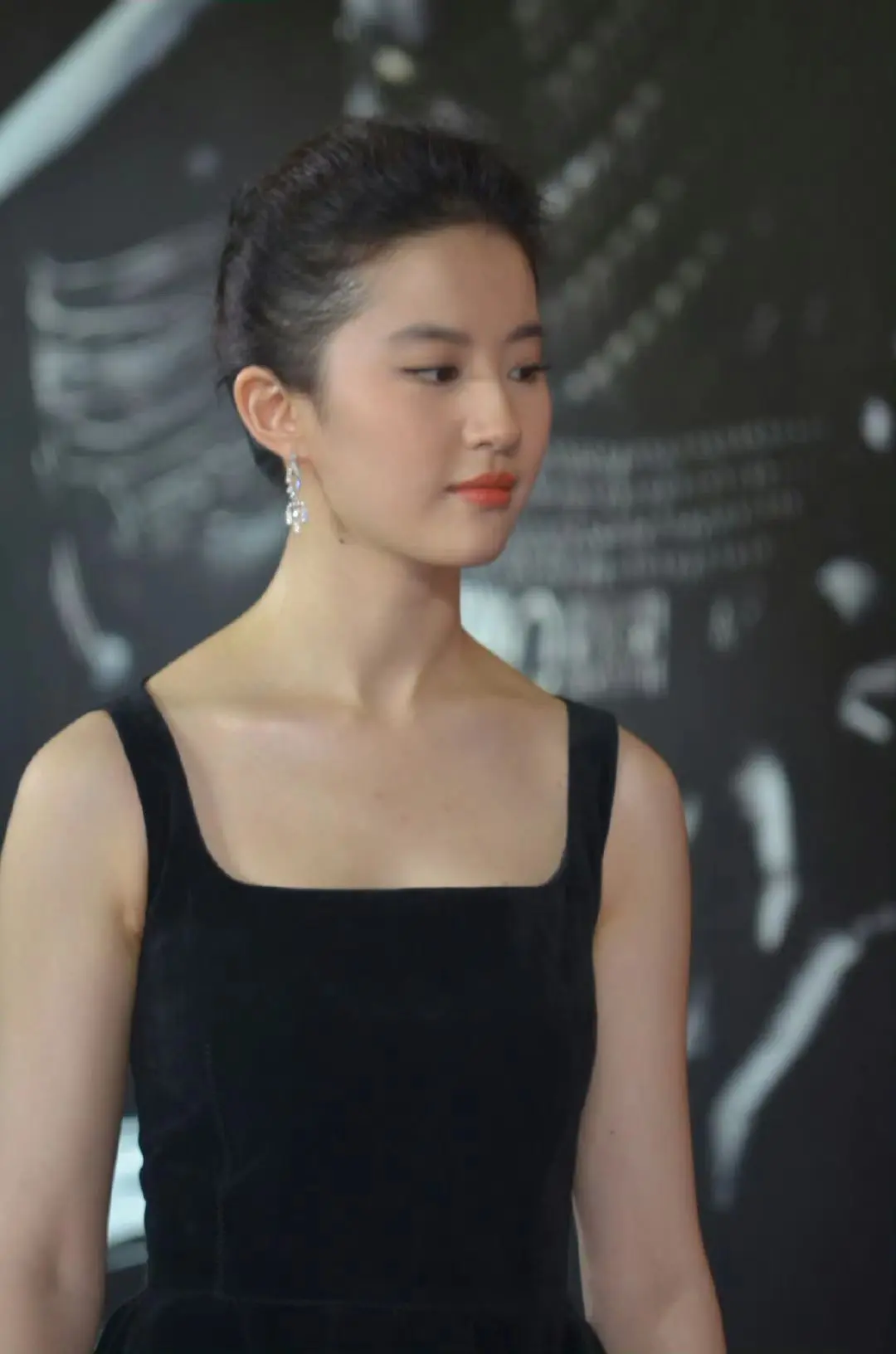 刘亦菲四大名捕当年宣传路演无修图。刘亦菲四大名捕当年宣传路演无修图