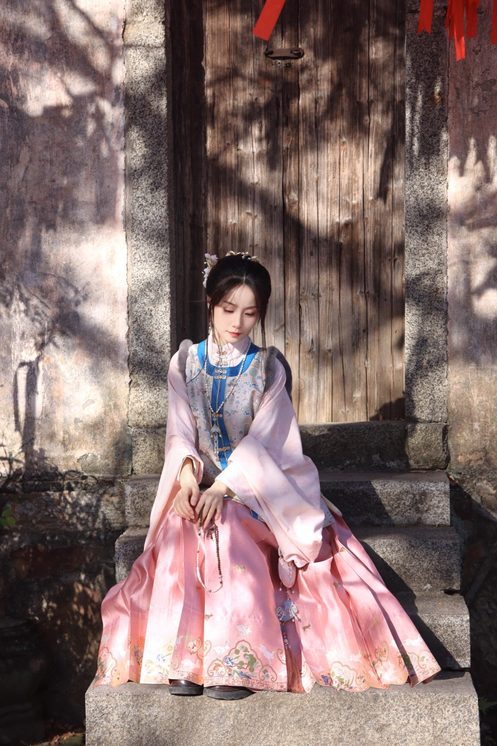 花踌躇柳轻叹敢问情何以堪