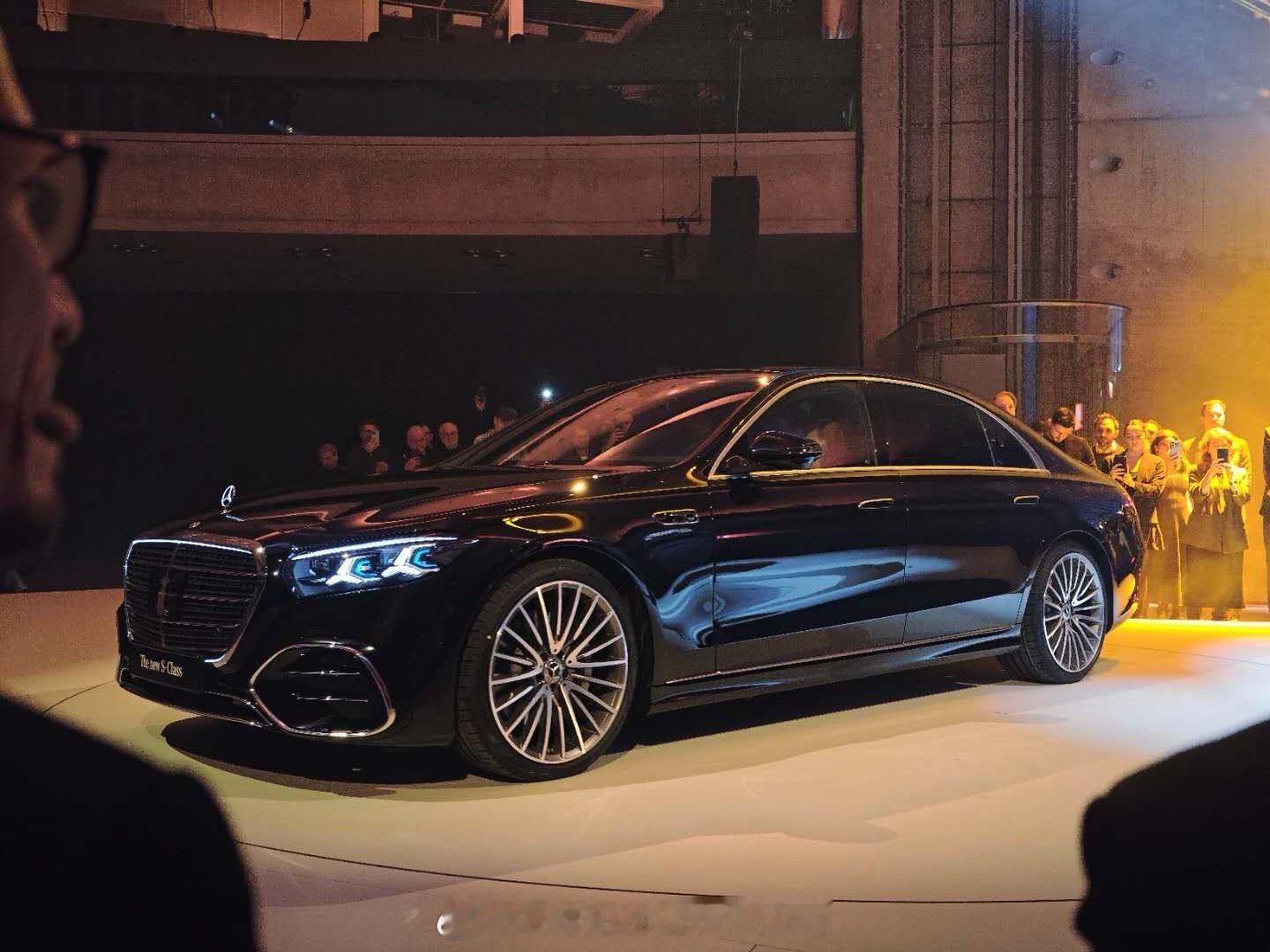 感谢王总的一线报道，新S太帅了，凌厉又不凶狠，干净又不简单，还得是奔驰