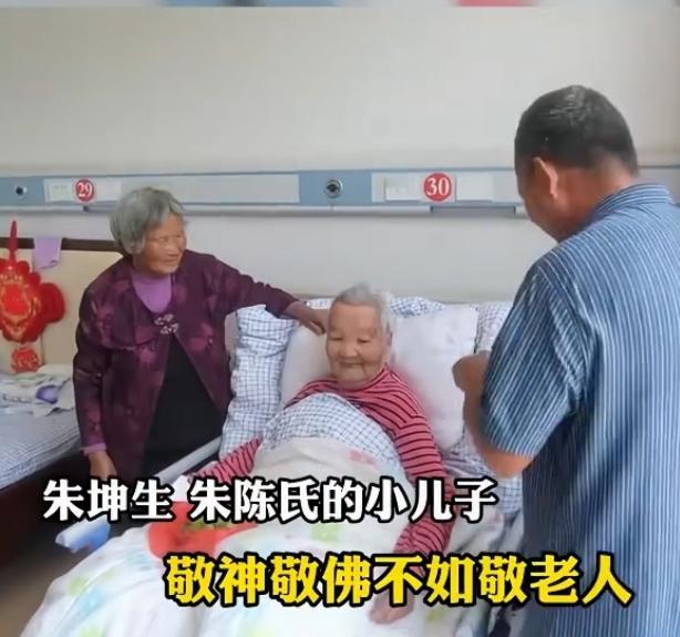 百岁老太精致养生，日子过得超潇洒
如今长寿界的显眼包来了，这位106岁高龄的老奶