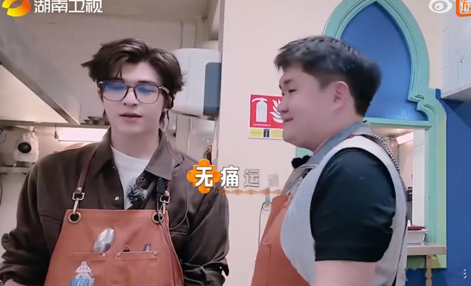 中餐厅男艺人3个月要减重60斤看张百乔上菜像看减肥 vlog 现场：步伐紧凑像在