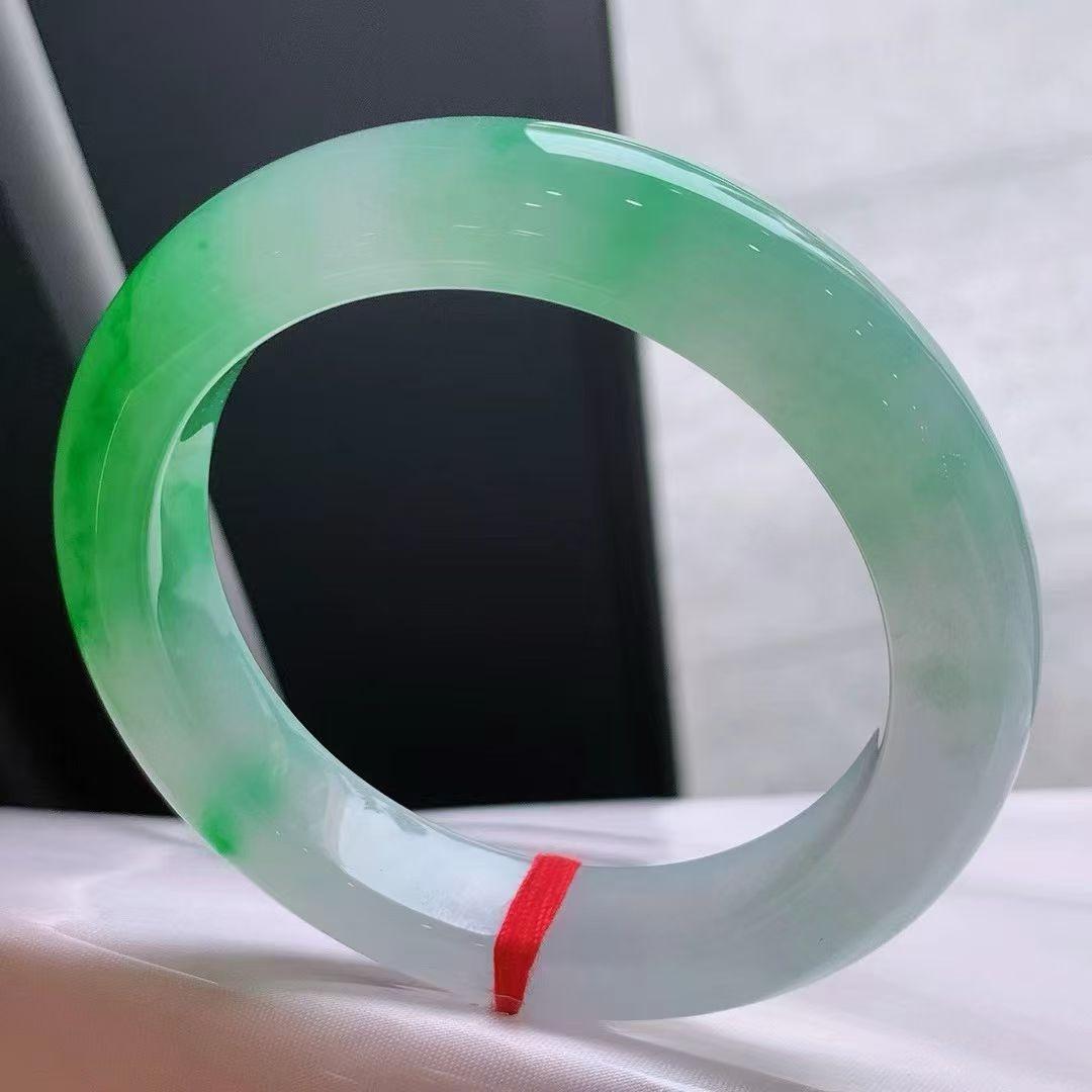 阳绿正圈手镯，色阳细腻，完美大大六价，圈口53.4*11*9.4mm对庄询