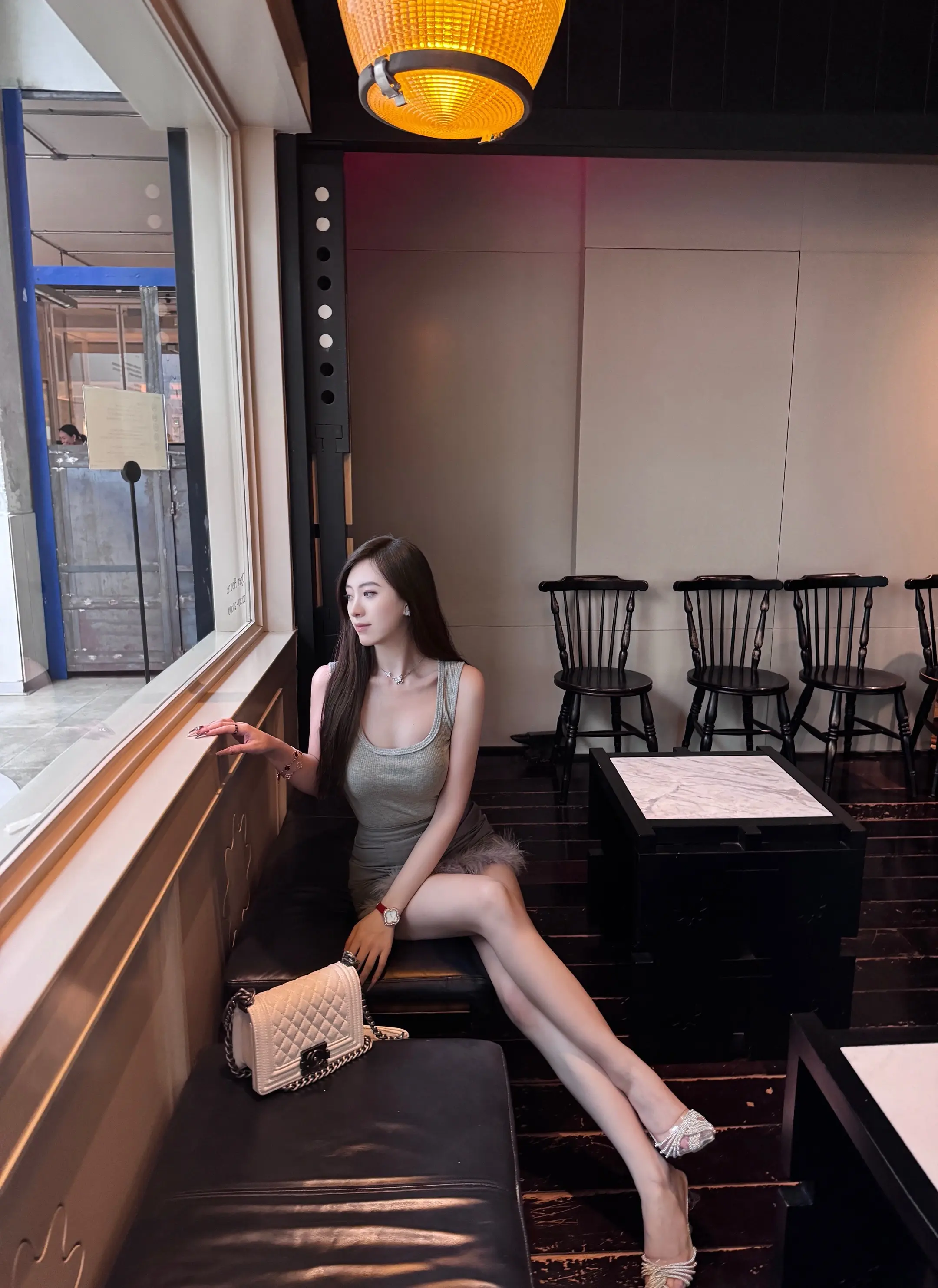 不是干净的朋友也不算敞亮的恋人