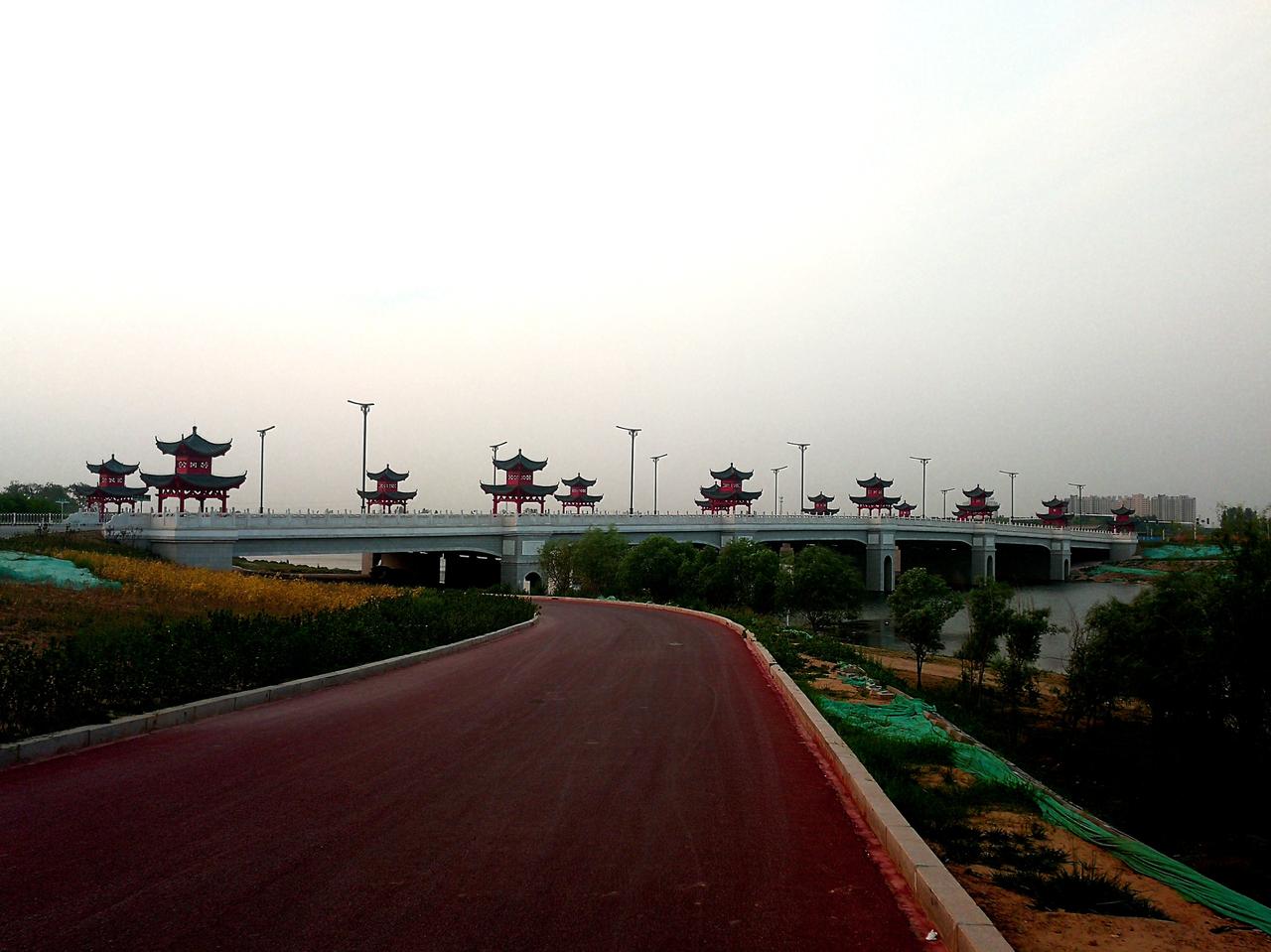 暴雨前的的邢台网红桥--开元路大桥。
（2026.7.21）