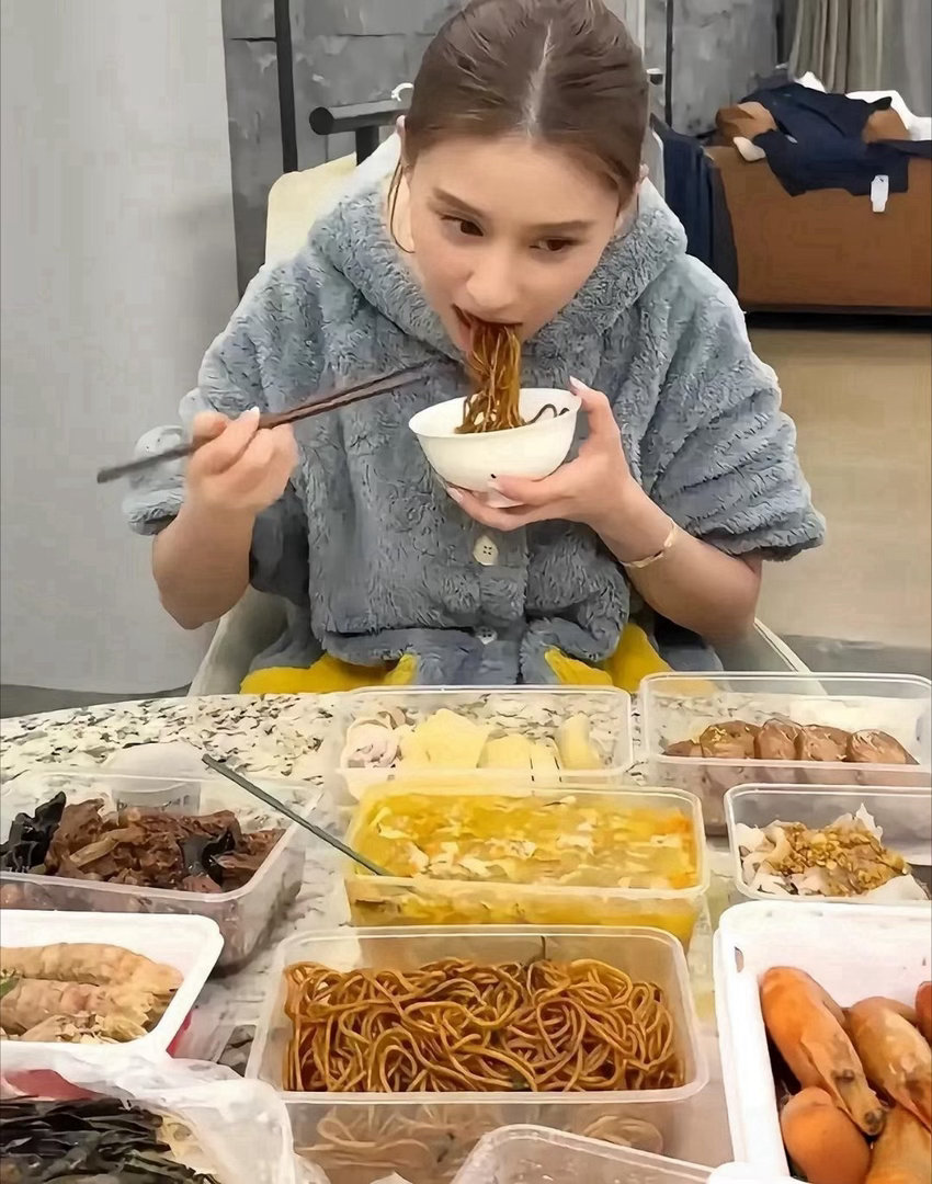 吃的太清淡了，清淡到我看着胃疼😣 