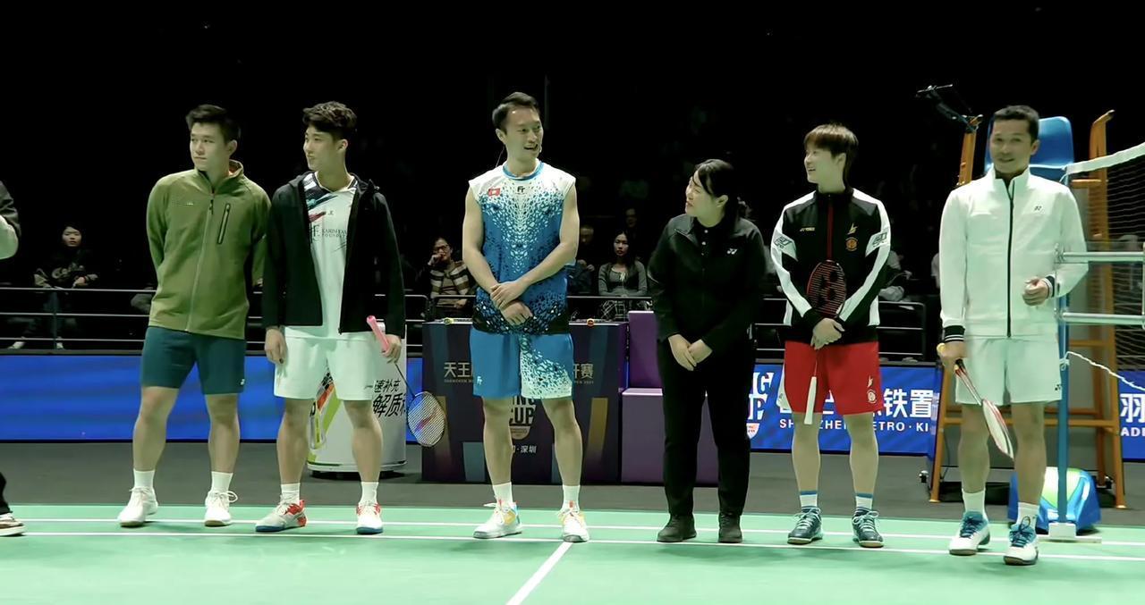 羽坛神仙打架了[捂脸]。
陈雨菲🇨🇳/陶菲克🇮🇩 VS 昆拉武特🇹🇭