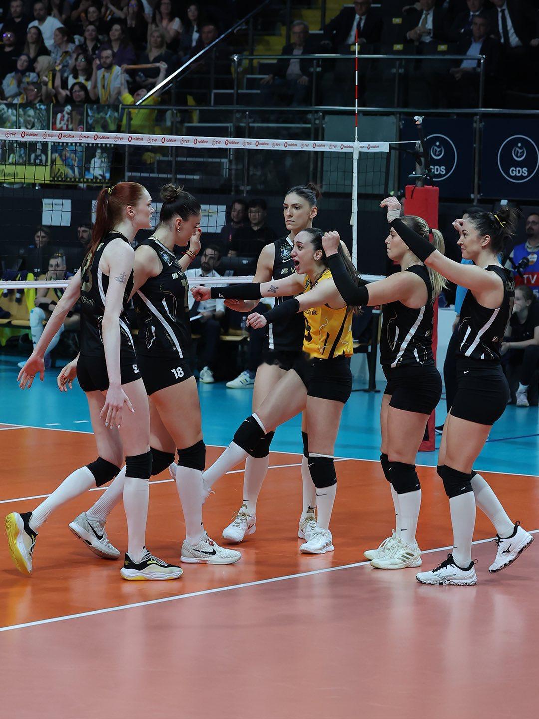 2025-2026土耳其女排超级联赛冠亚军决赛第五回合瓦基弗银行vs费内巴切第二