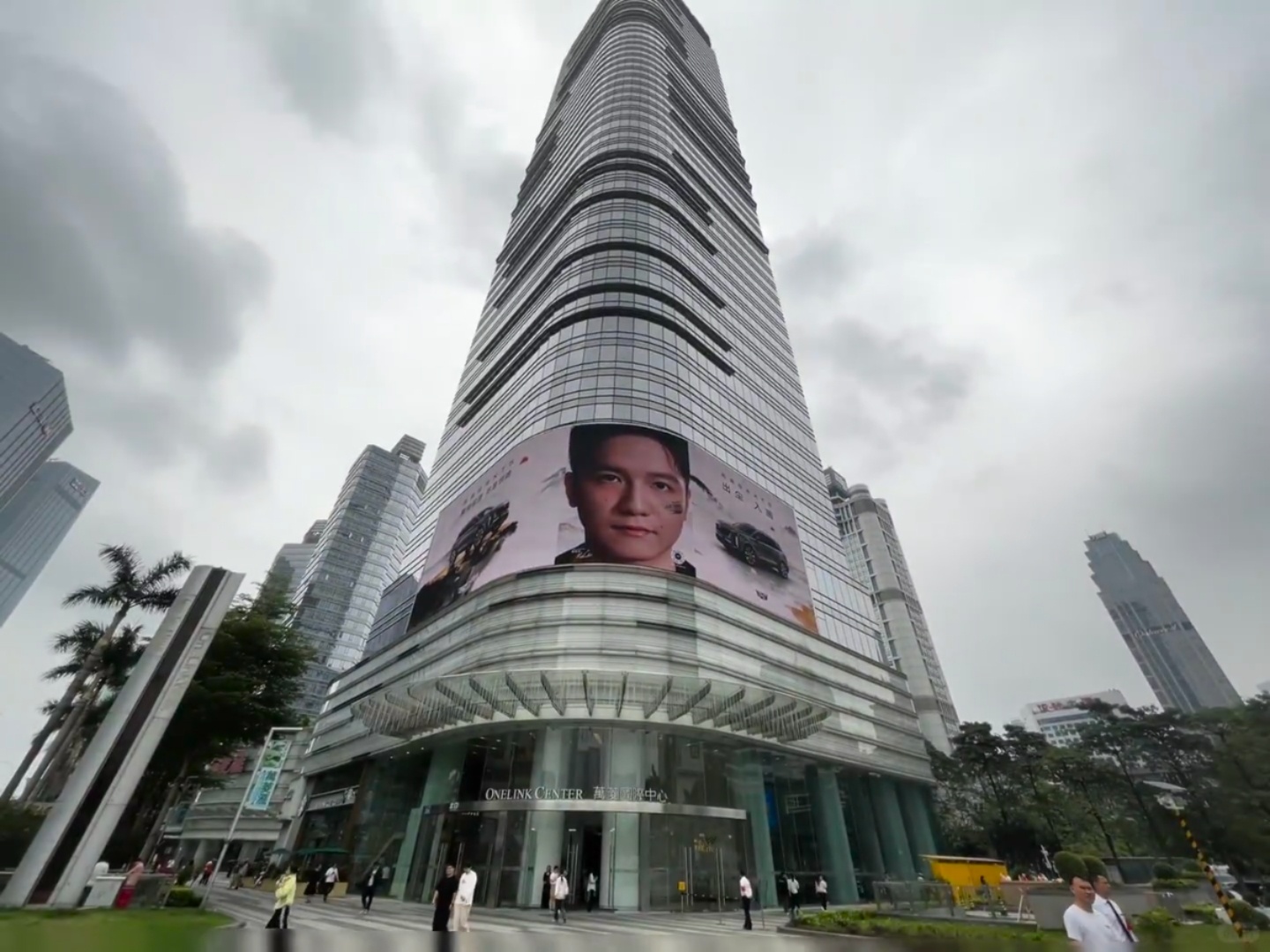 仰拍“一抹东漓灰”创神且权威🐼🚙 