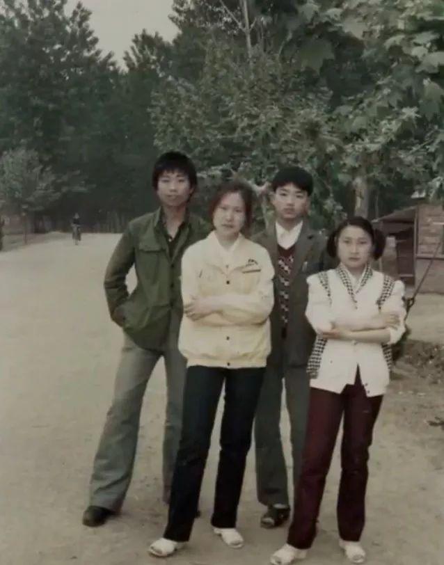 哪个少年不钟情？那年十八岁的刘强东应该也有自己的梦中情人，我猜他的梦中情人有着一