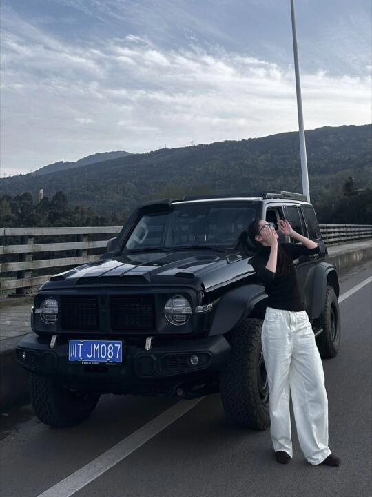 开越野车的女生是什么样的