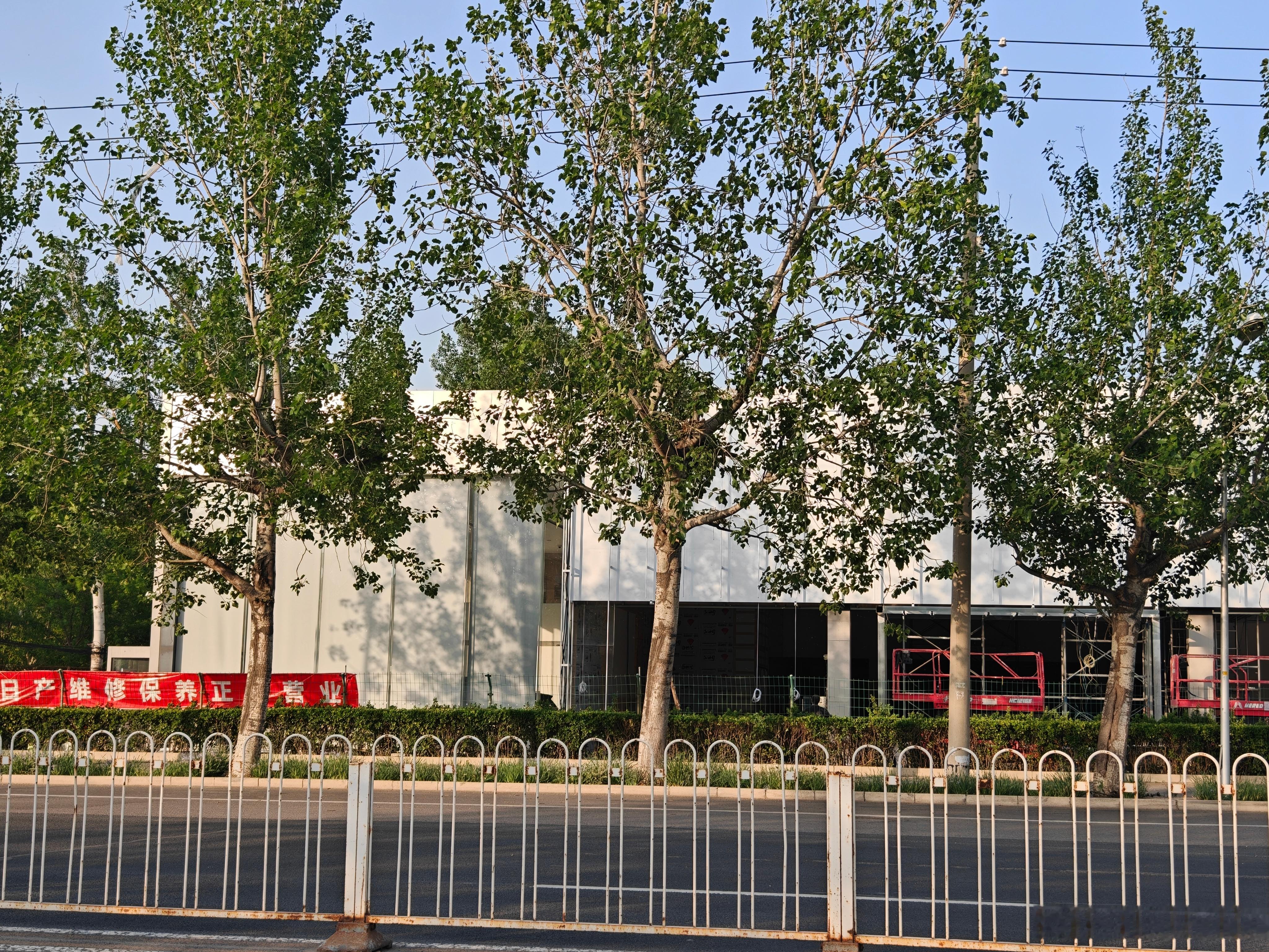 每天上班的路上，又趴下一家日产4S店，好在售后留着，没干出绝户事。该拆拆该装装，
