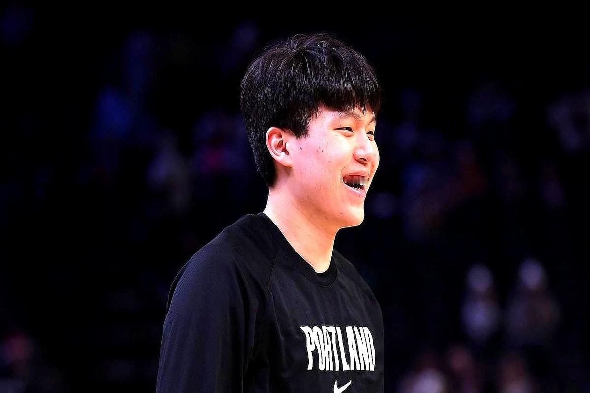 76人队的麦凯恩，下周回来看饮水机了。

拇指撕裂加膝盖半月板受伤，复出后命中率