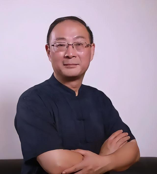 金灿荣教授一针见血地指出，我们不要再纠结于，日本那句廉价的“道歉”了！我们必须想