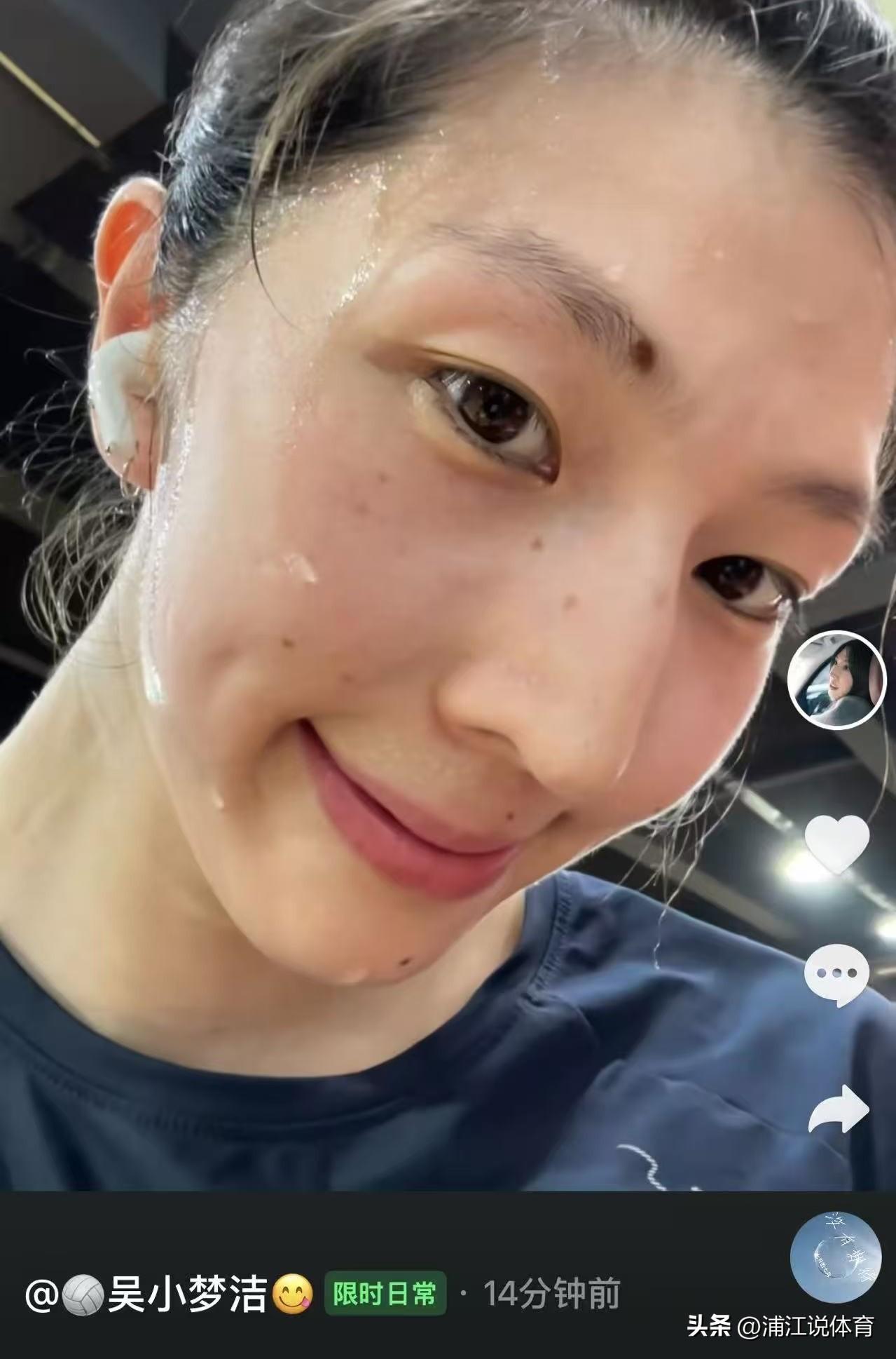 比你优秀的人比你更努力。女排大将吴梦洁完成内容更新，只见她挥汗如雨，应该是已经恢