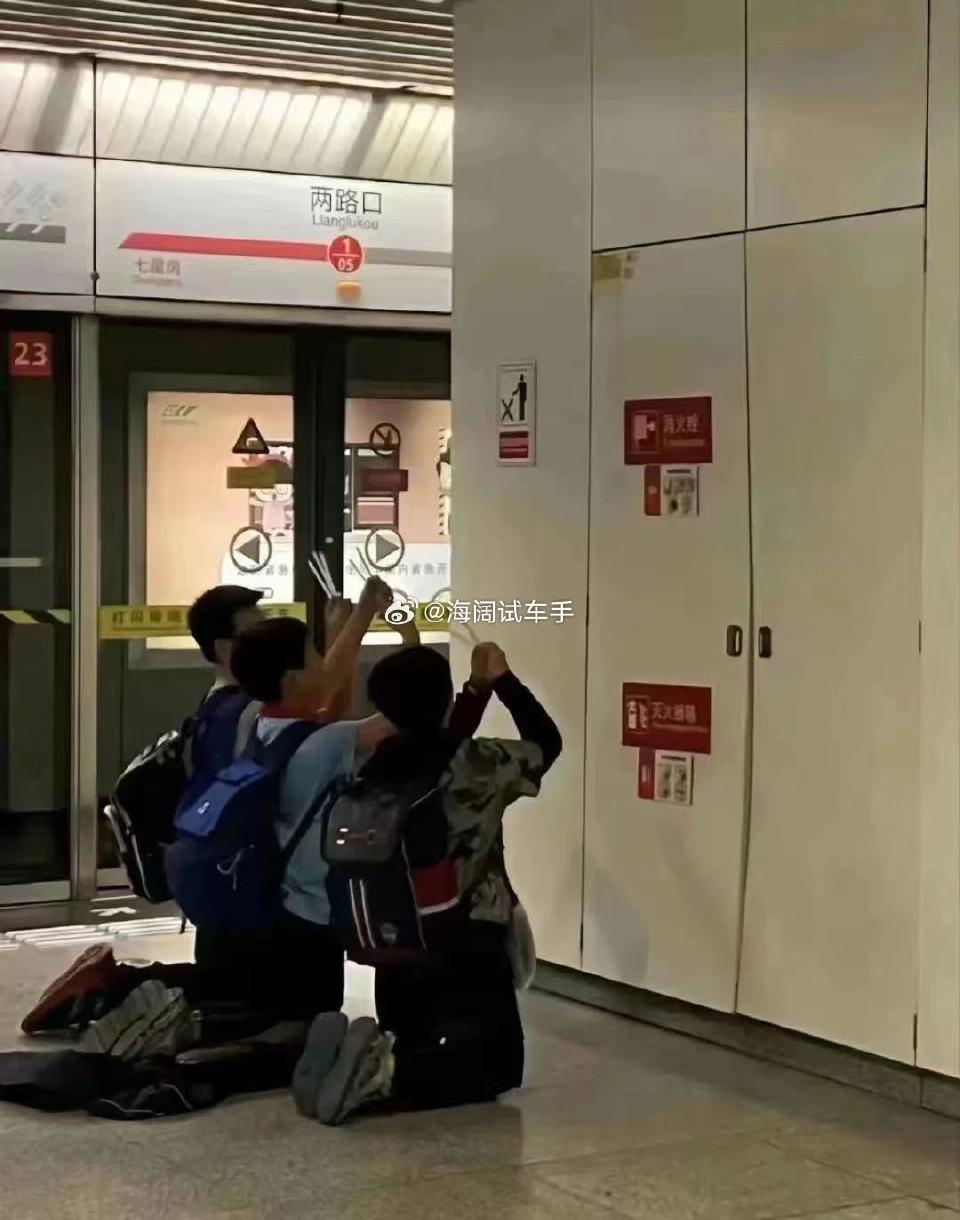 桃园三结义，这个算是水枪三结义！！！过去自主品牌主机厂之间的关系还不错，互相支援