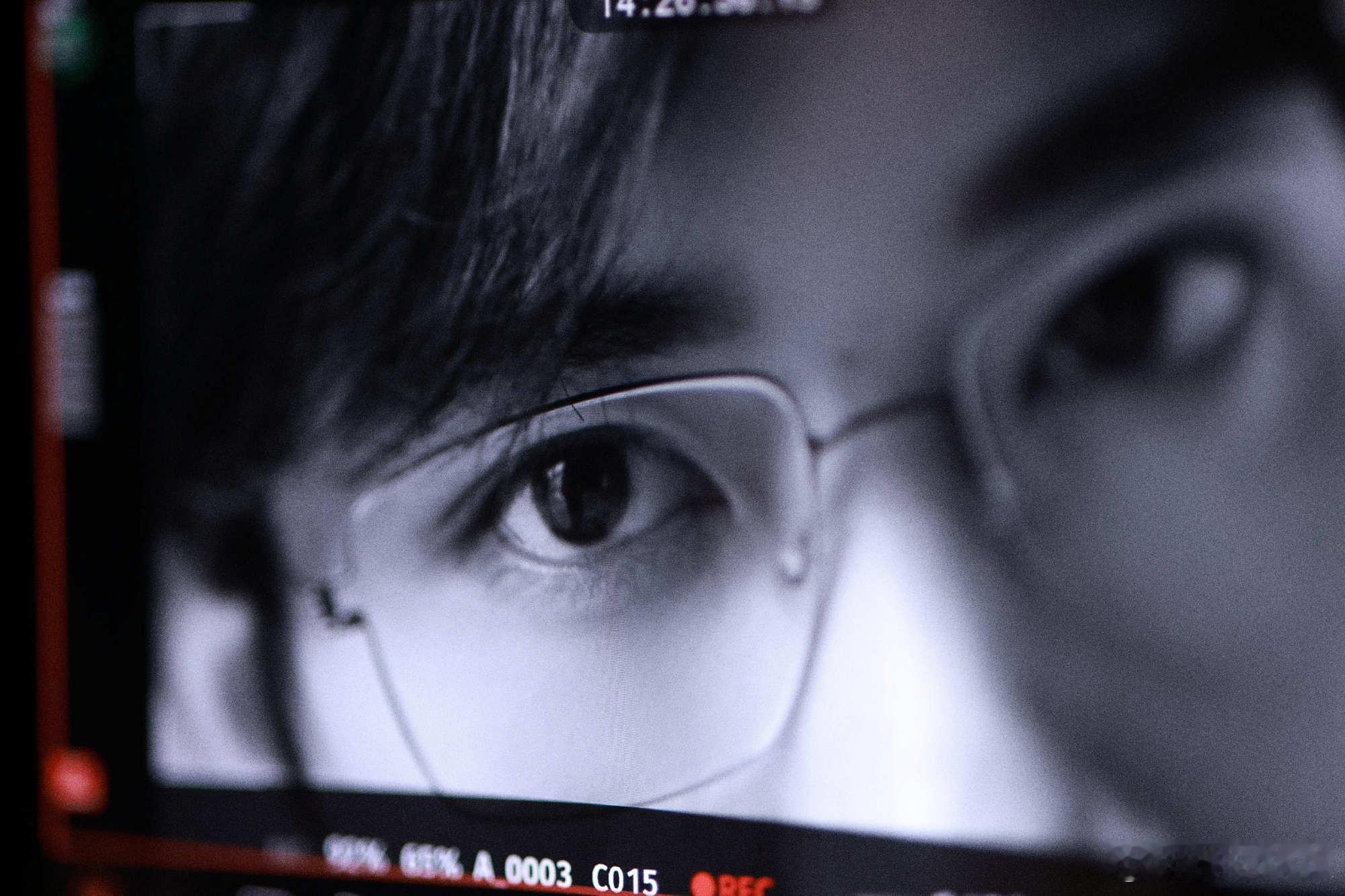 易烊千玺工作室又放粮了#易烊千玺传递富有韧性的生命力#每一张都好有电影质感，帅的