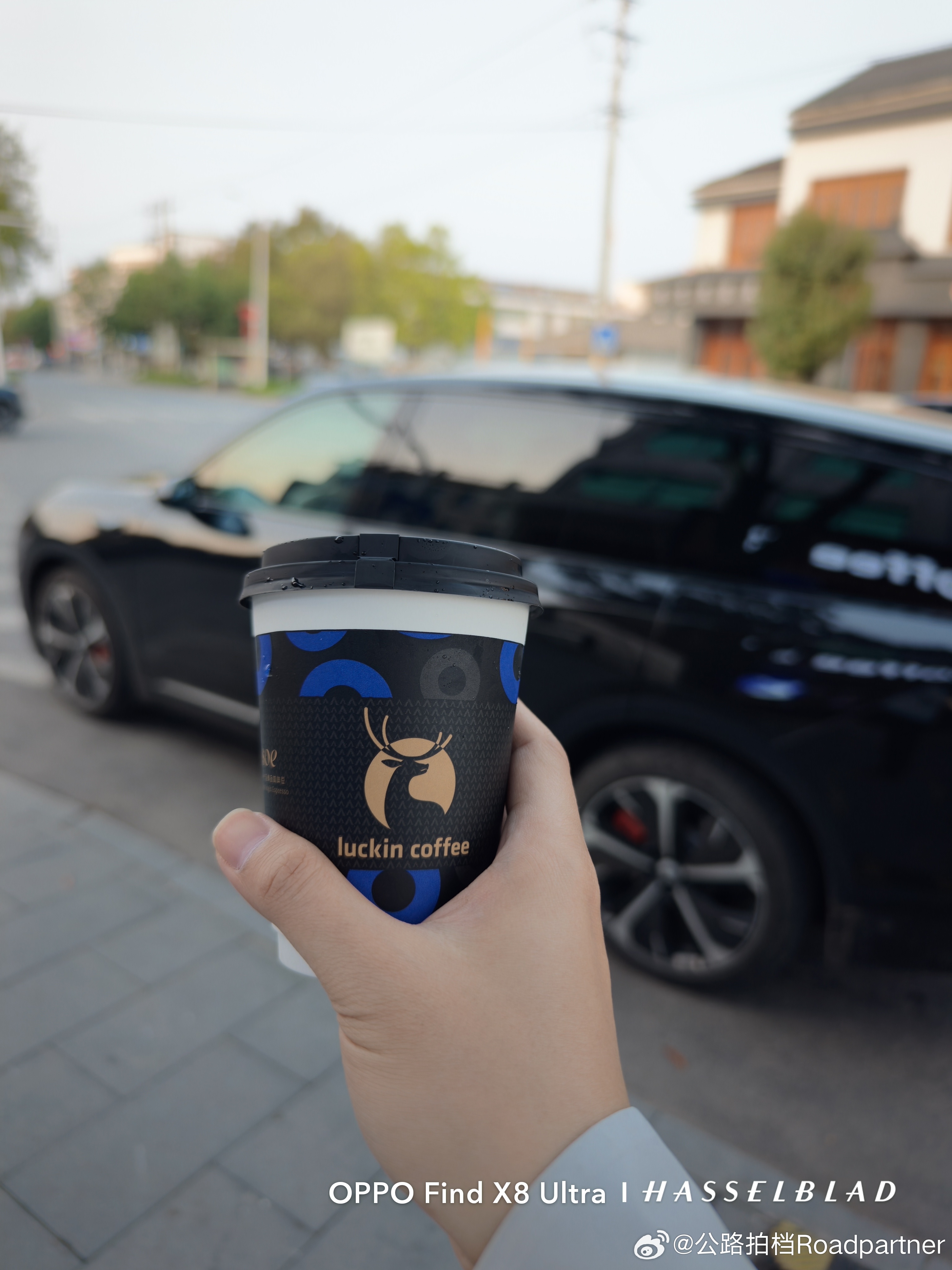 一天工作又结束，一来杯小蓝杯白天没时间买 