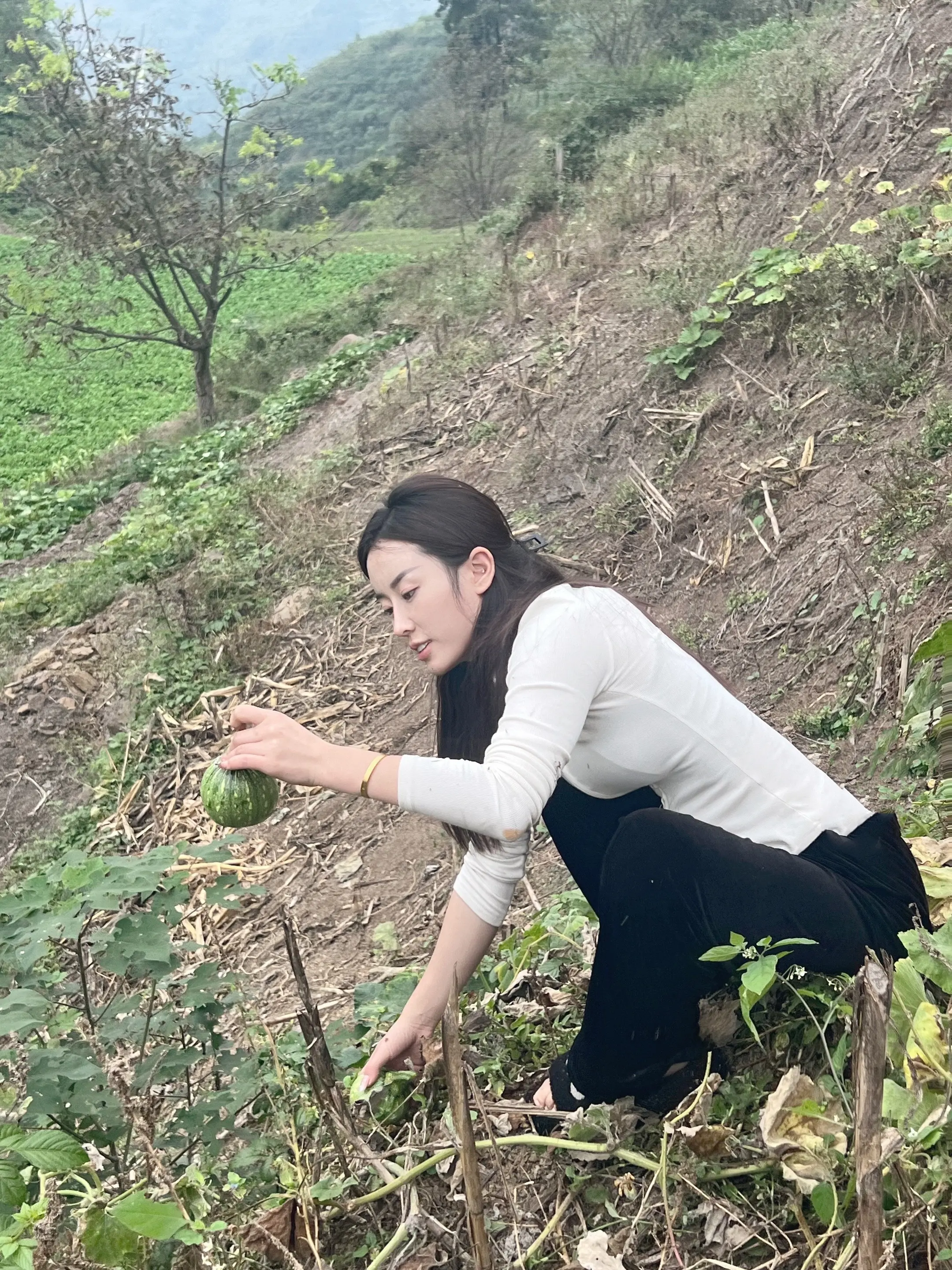 女人嫁对人很重要，每个女人都想嫁给一个，会帮你撩头发，会帮你系鞋带，会...