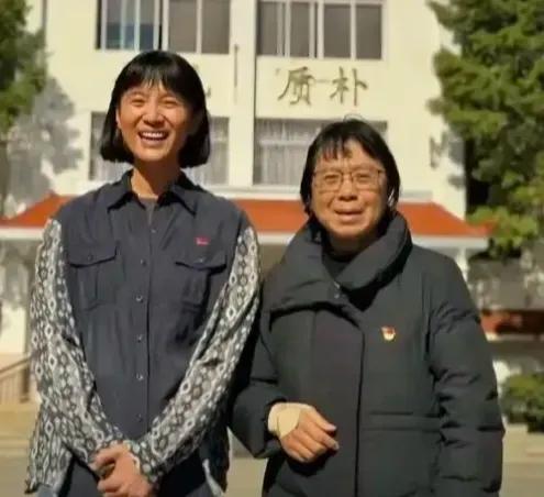 演员宋佳说：“拍摄《山花烂漫时》，导演为什么选我呢？其实在我之前，他找了好几个其