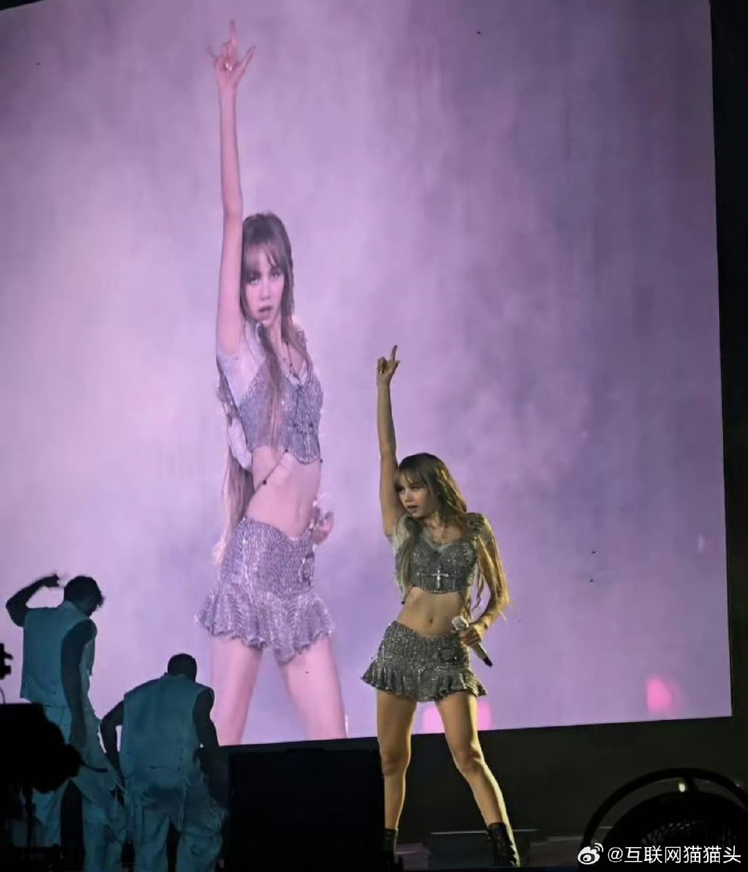 Lisa只需一个妆造就能美出圈Lisa男舞伴吃得真好这个Lisa ​美爆了 ​​